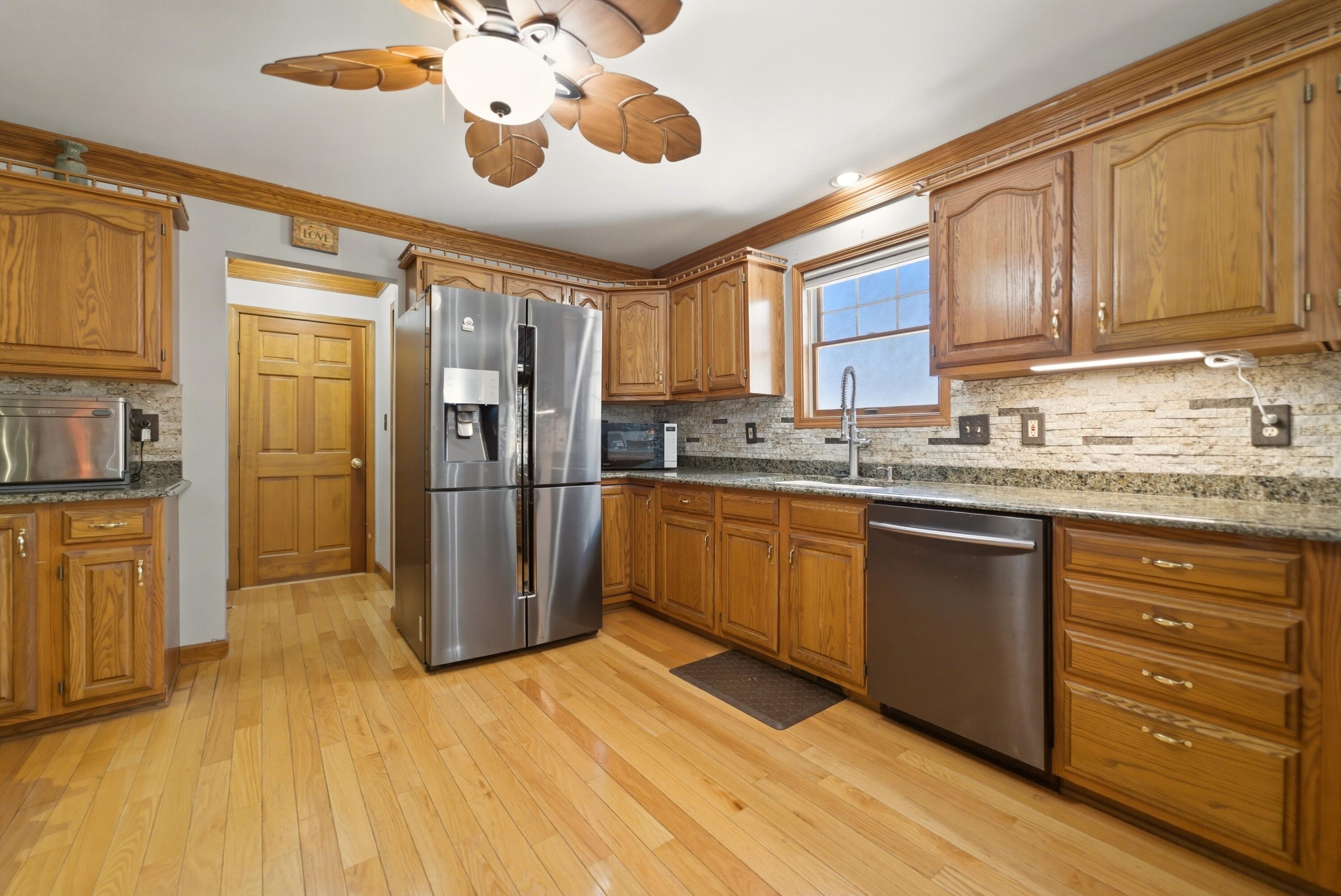 1401 W 95th Place