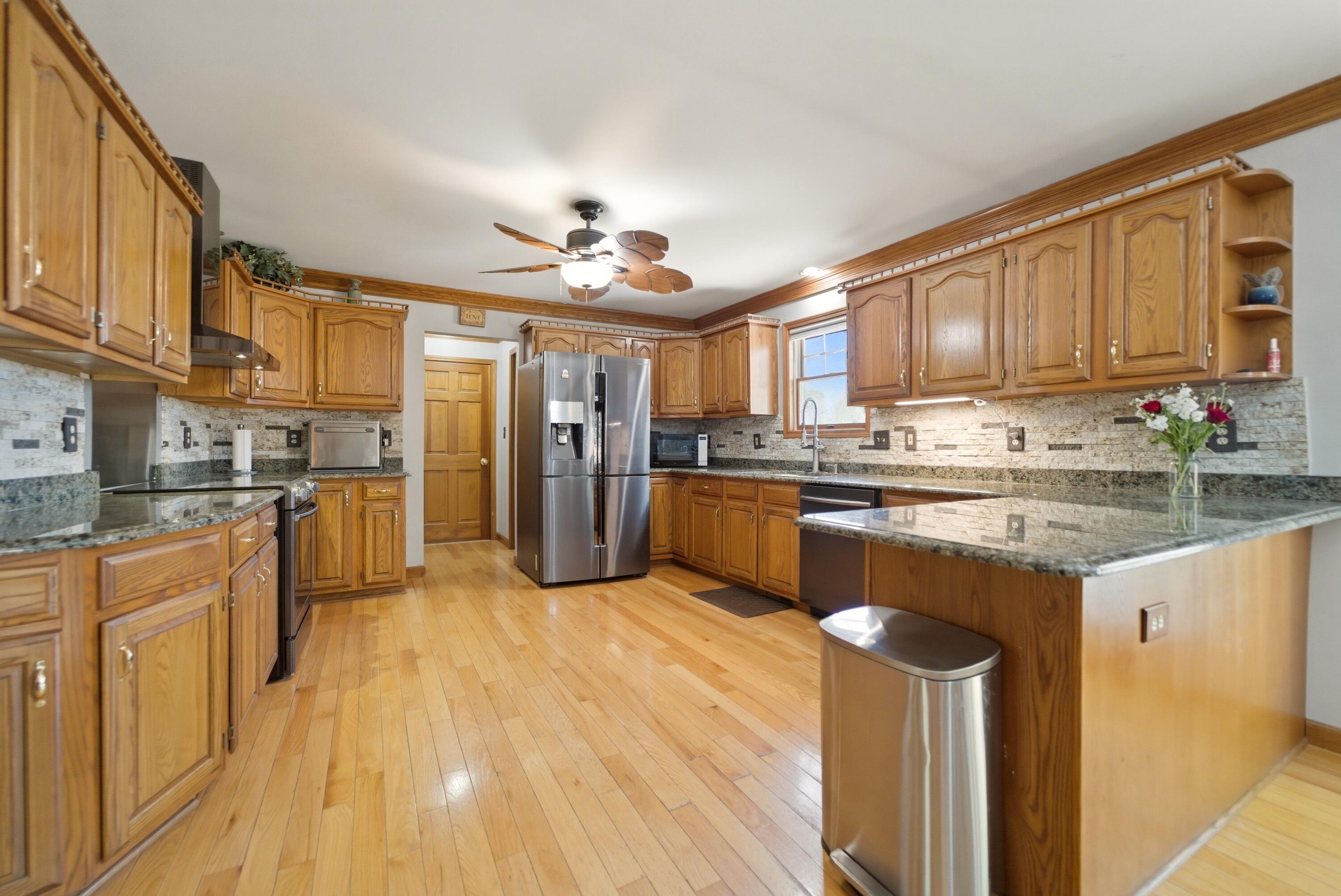 1401 W 95th Place