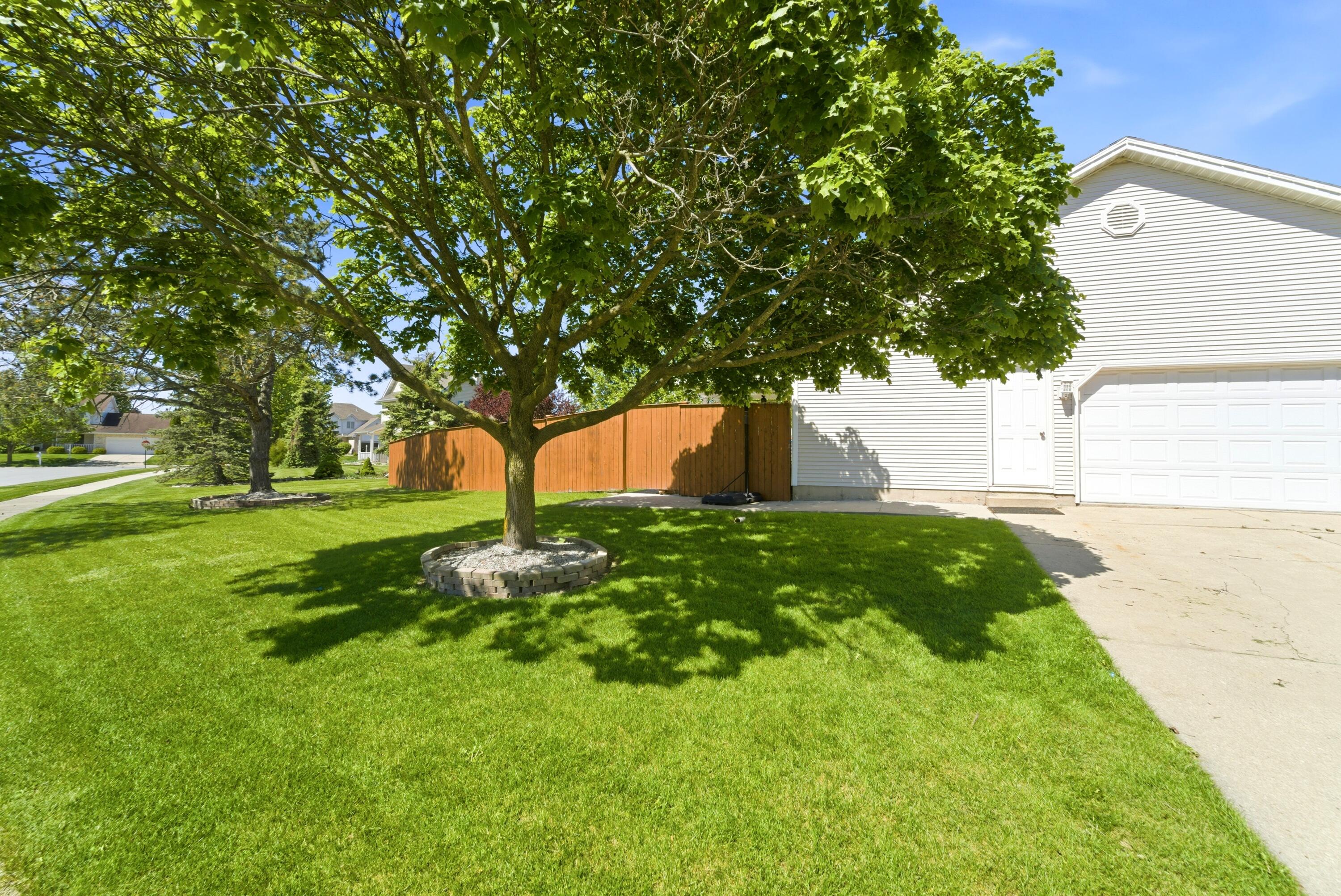 1401 W 95th Place