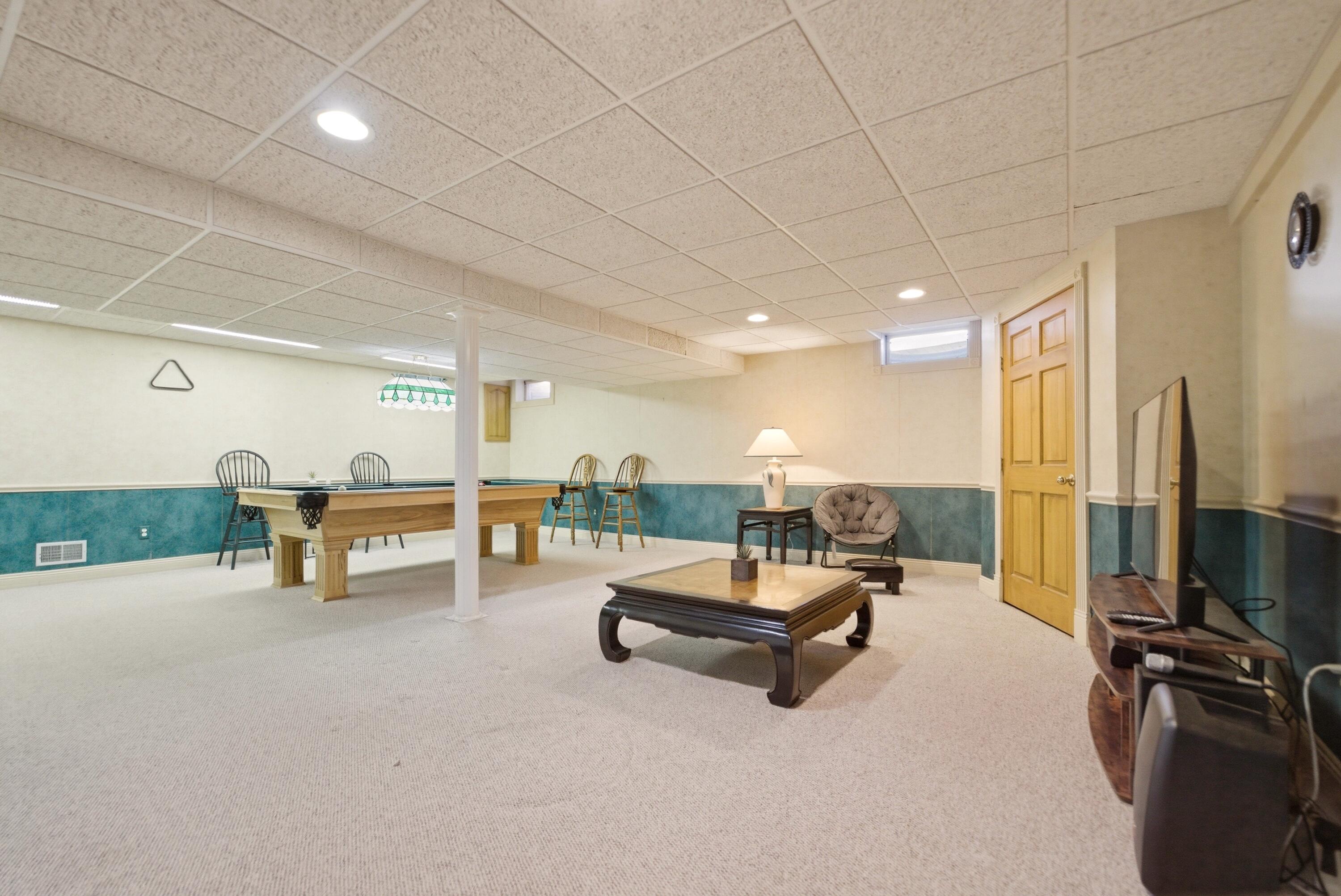 1401 W 95th Place