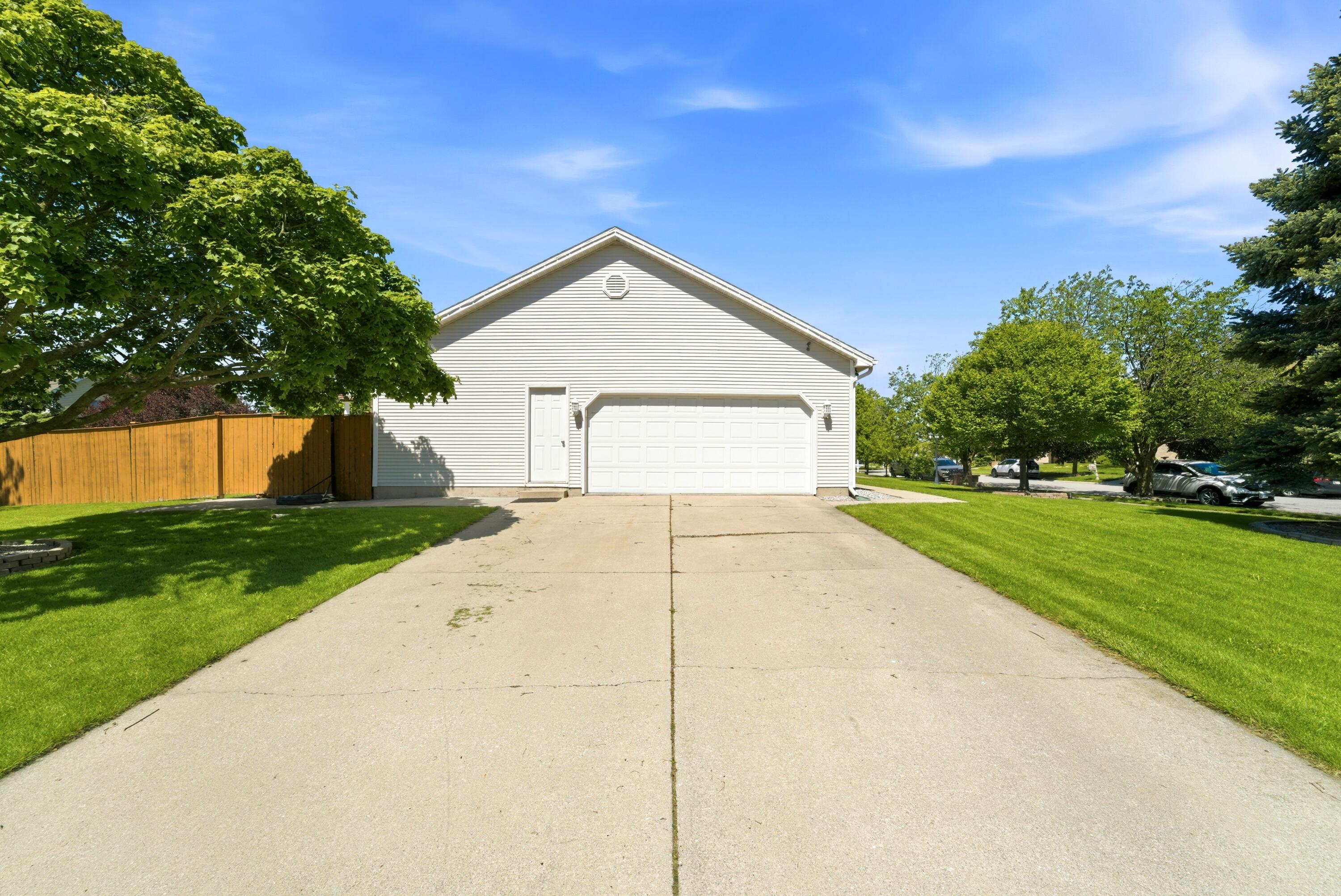 1401 W 95th Place