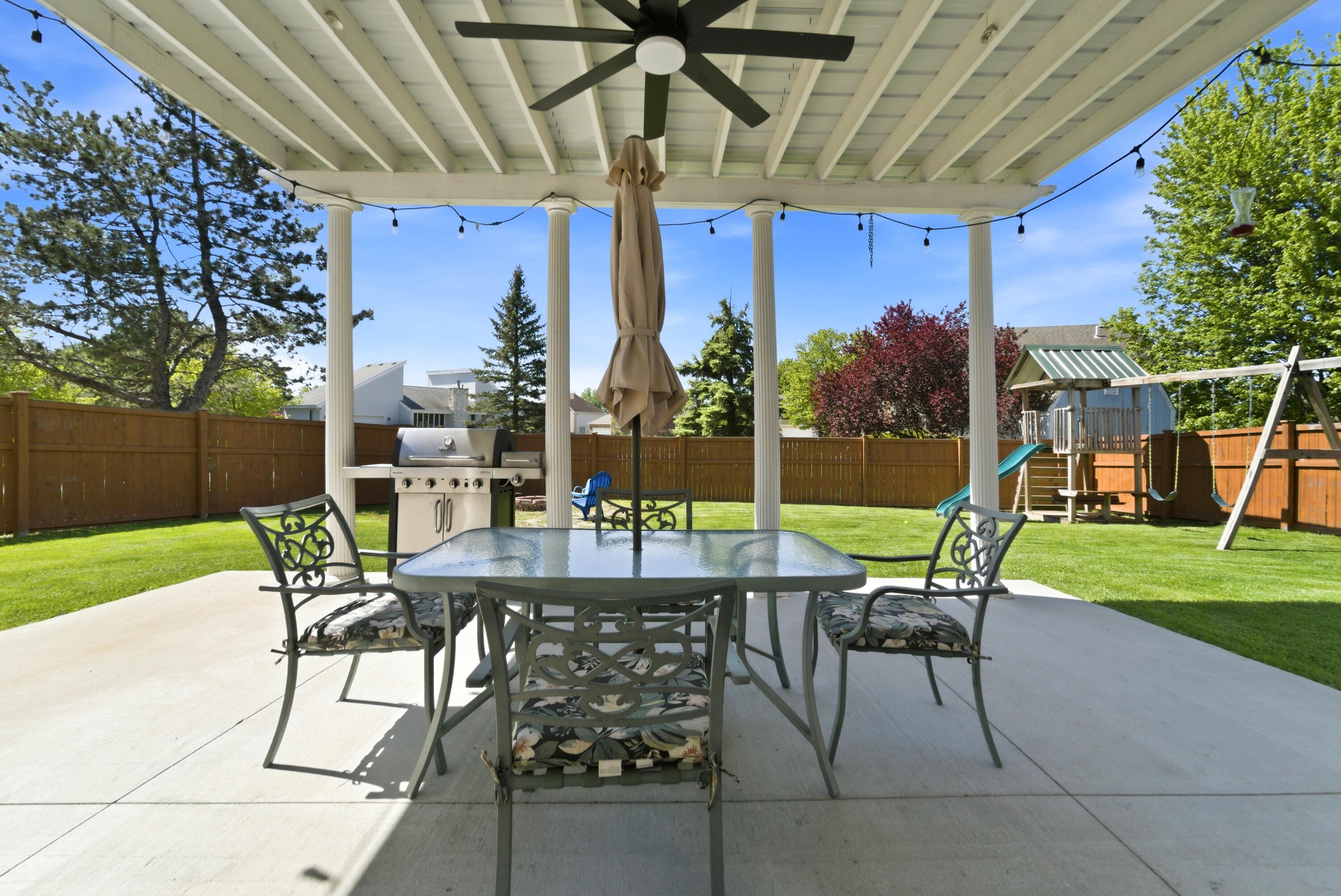 1401 W 95th Place