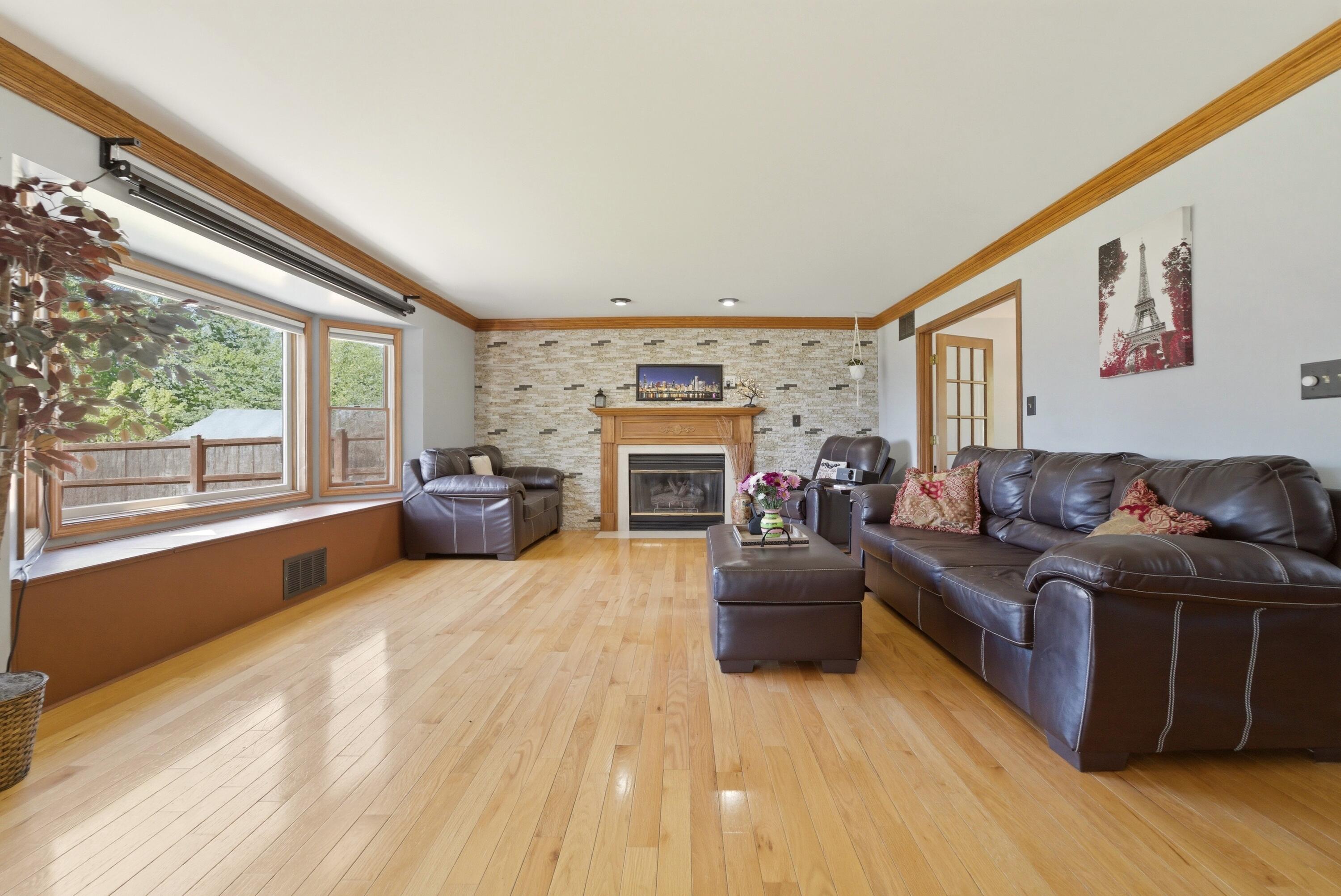 1401 W 95th Place