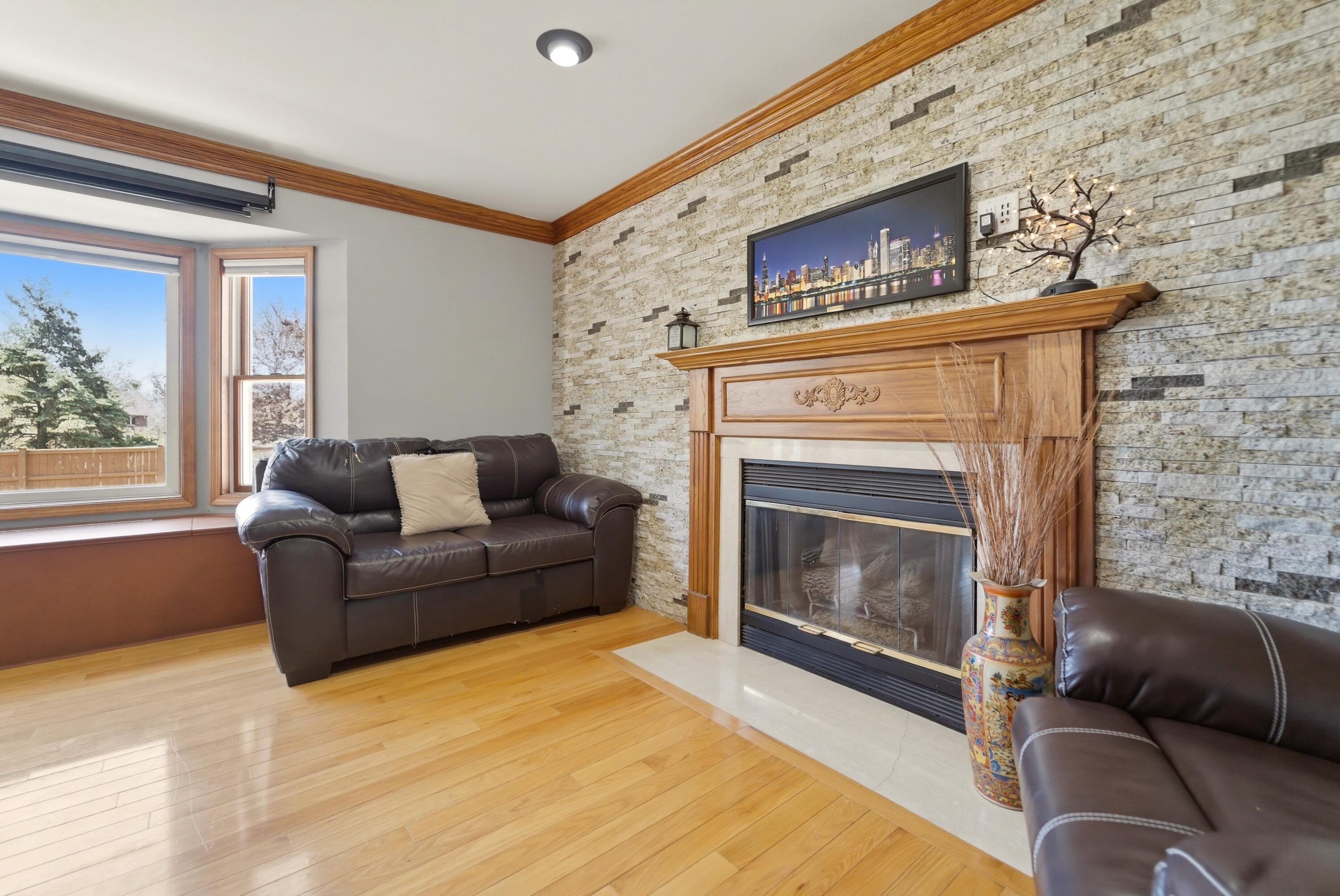 1401 W 95th Place