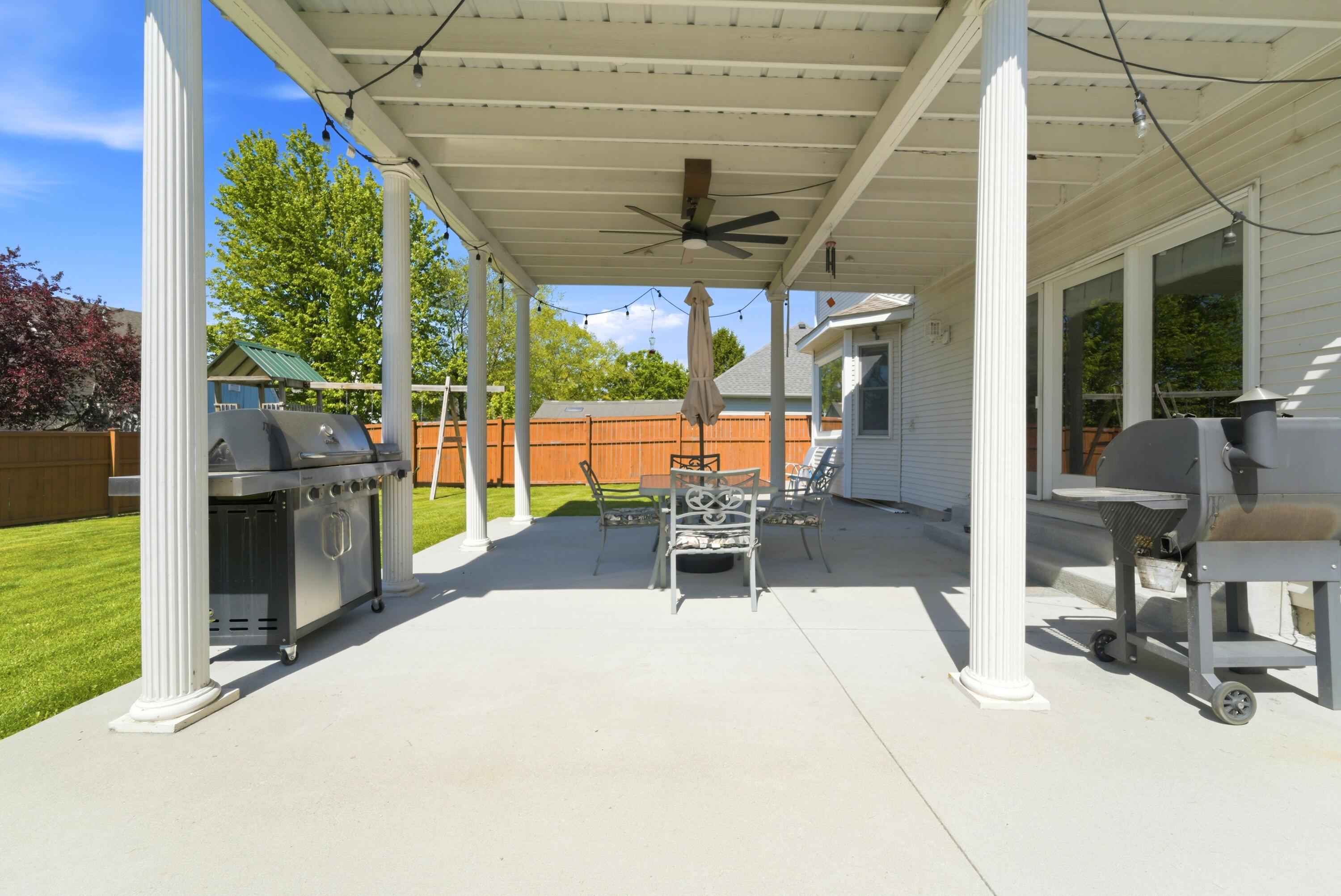 1401 W 95th Place