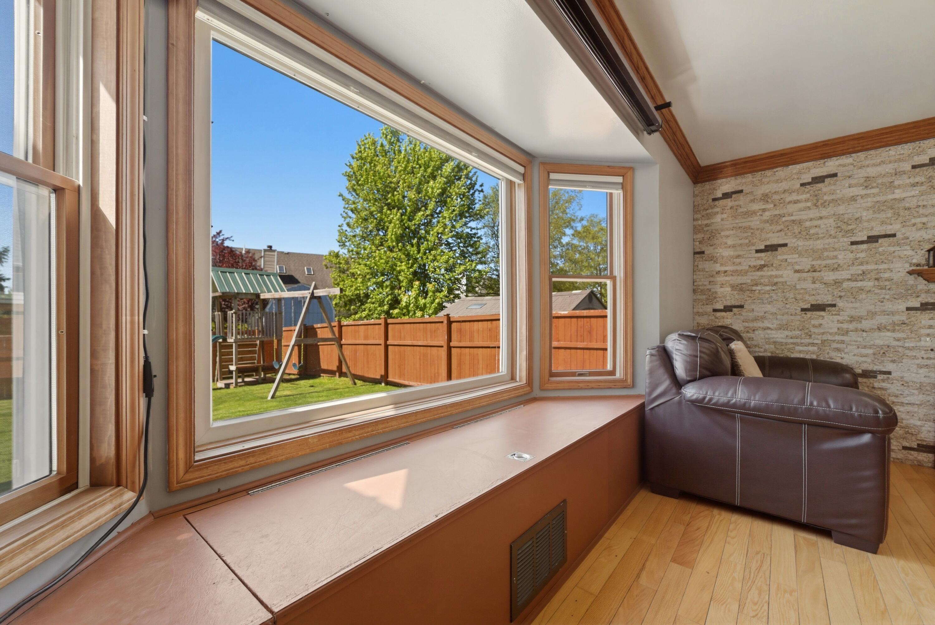 1401 W 95th Place