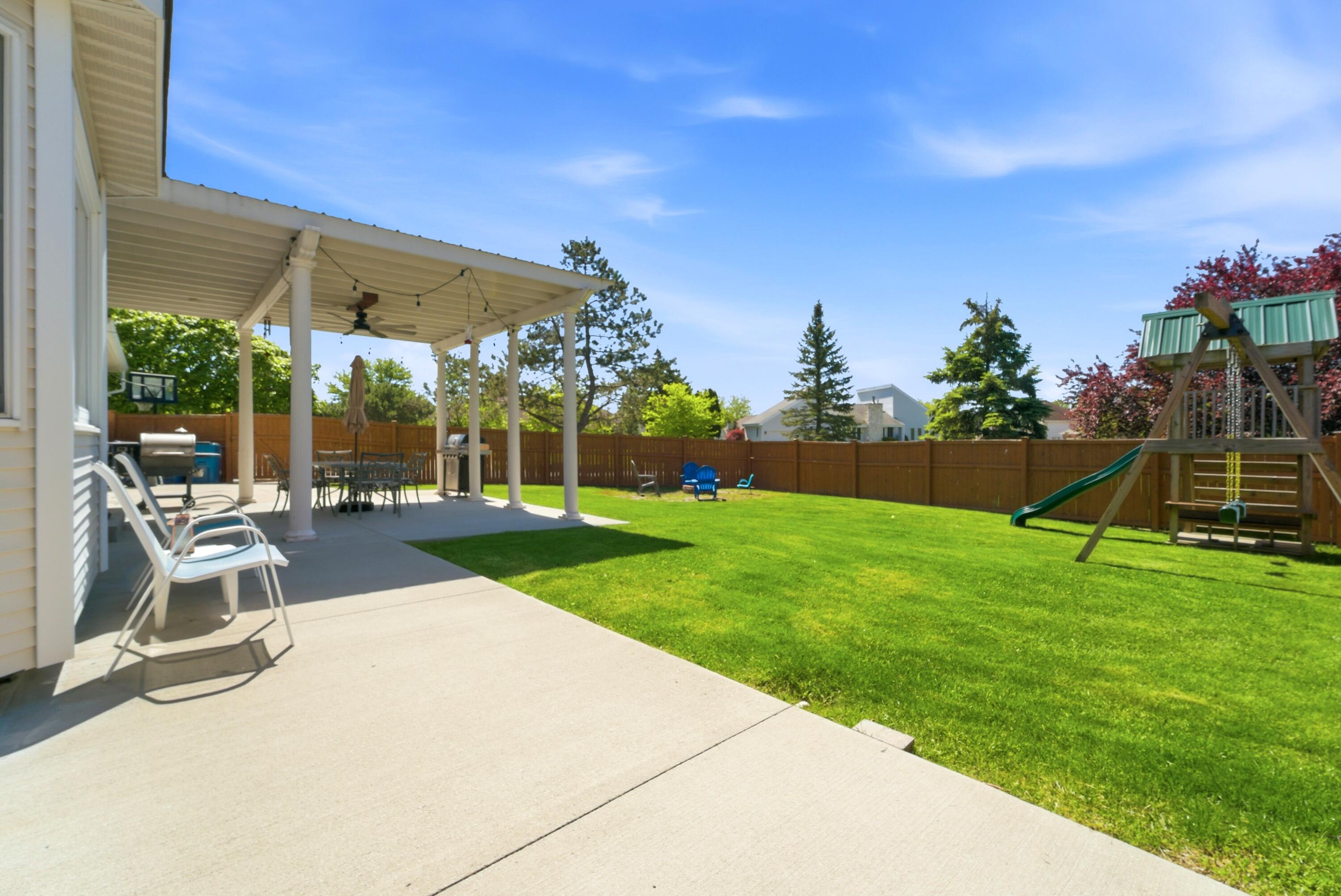 1401 W 95th Place