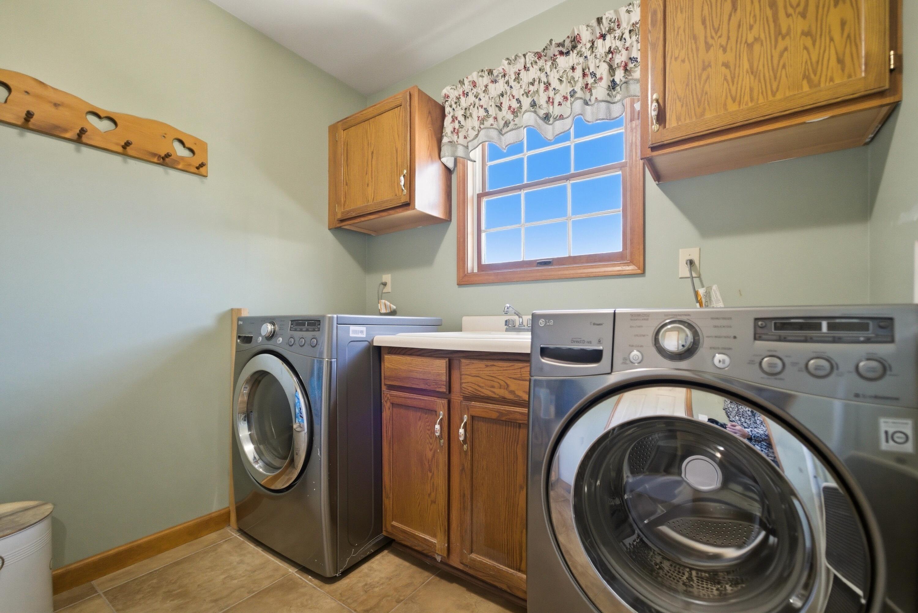 1401 W 95th Place
