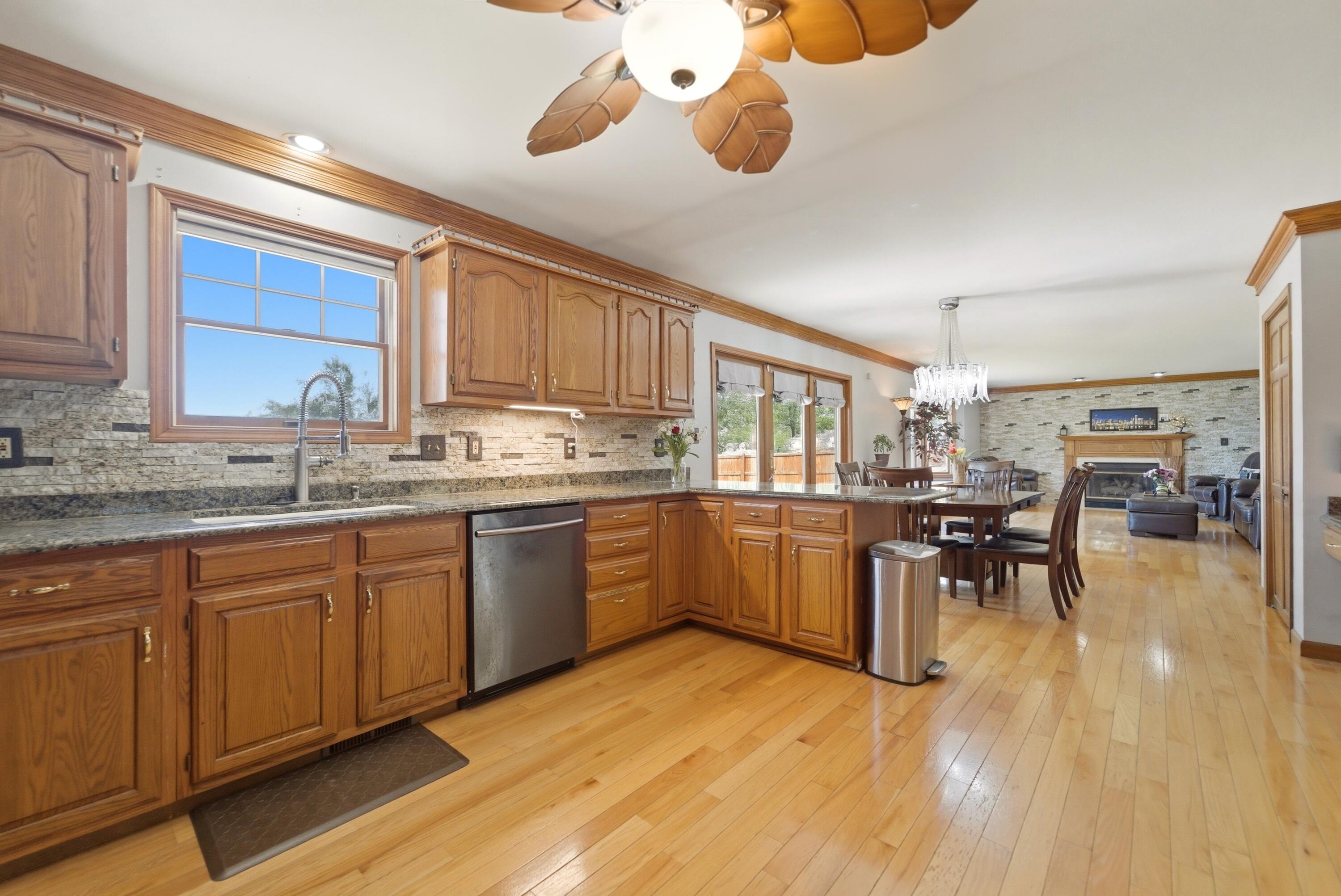 1401 W 95th Place