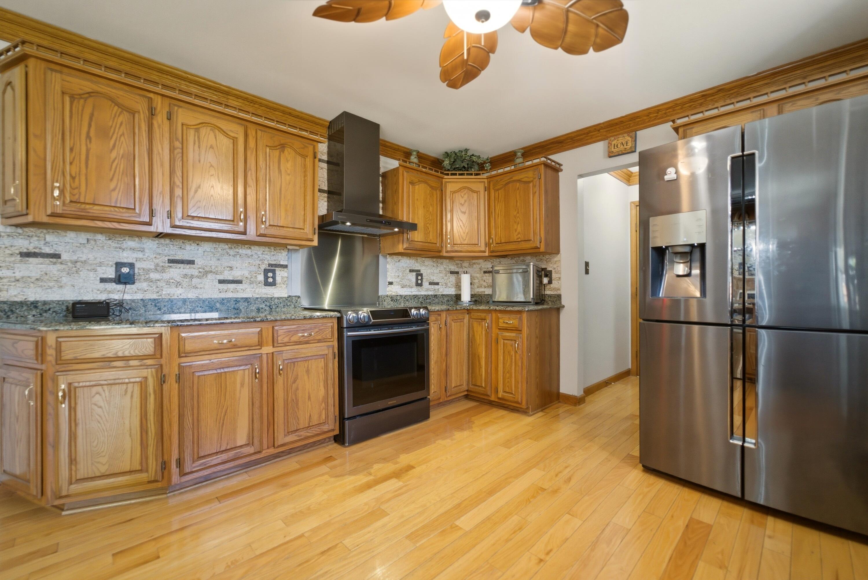 1401 W 95th Place