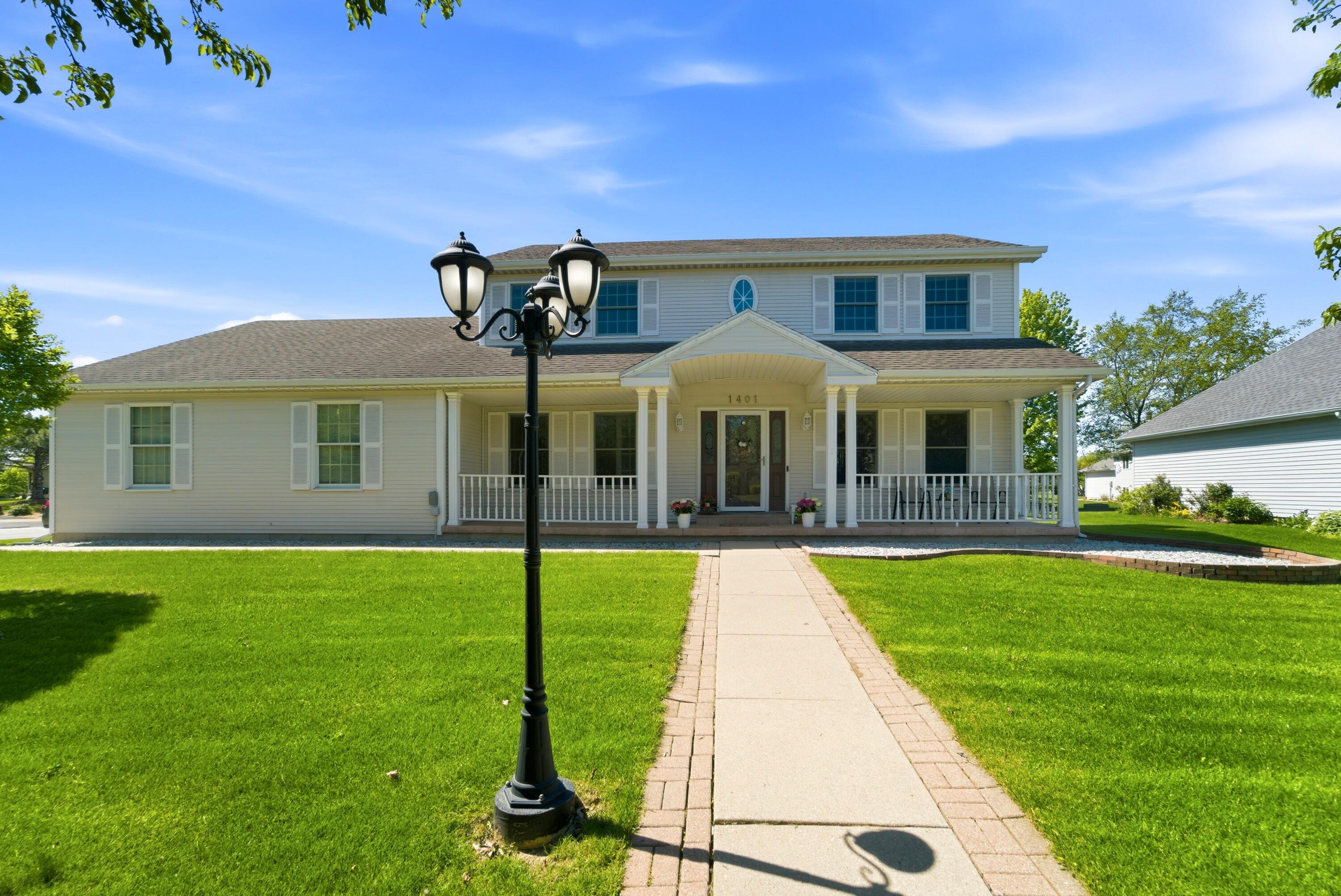 1401 W 95th Place