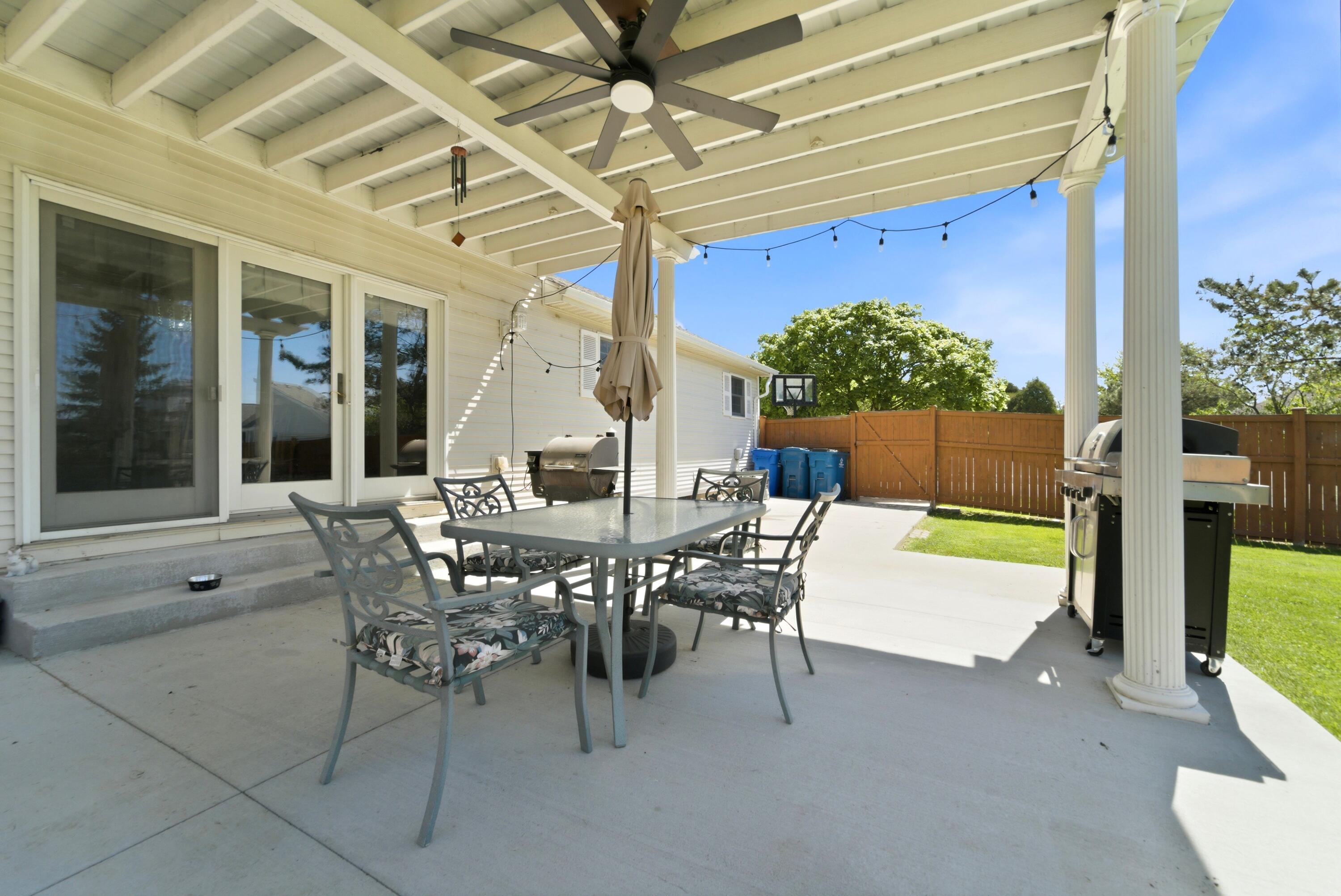 1401 W 95th Place