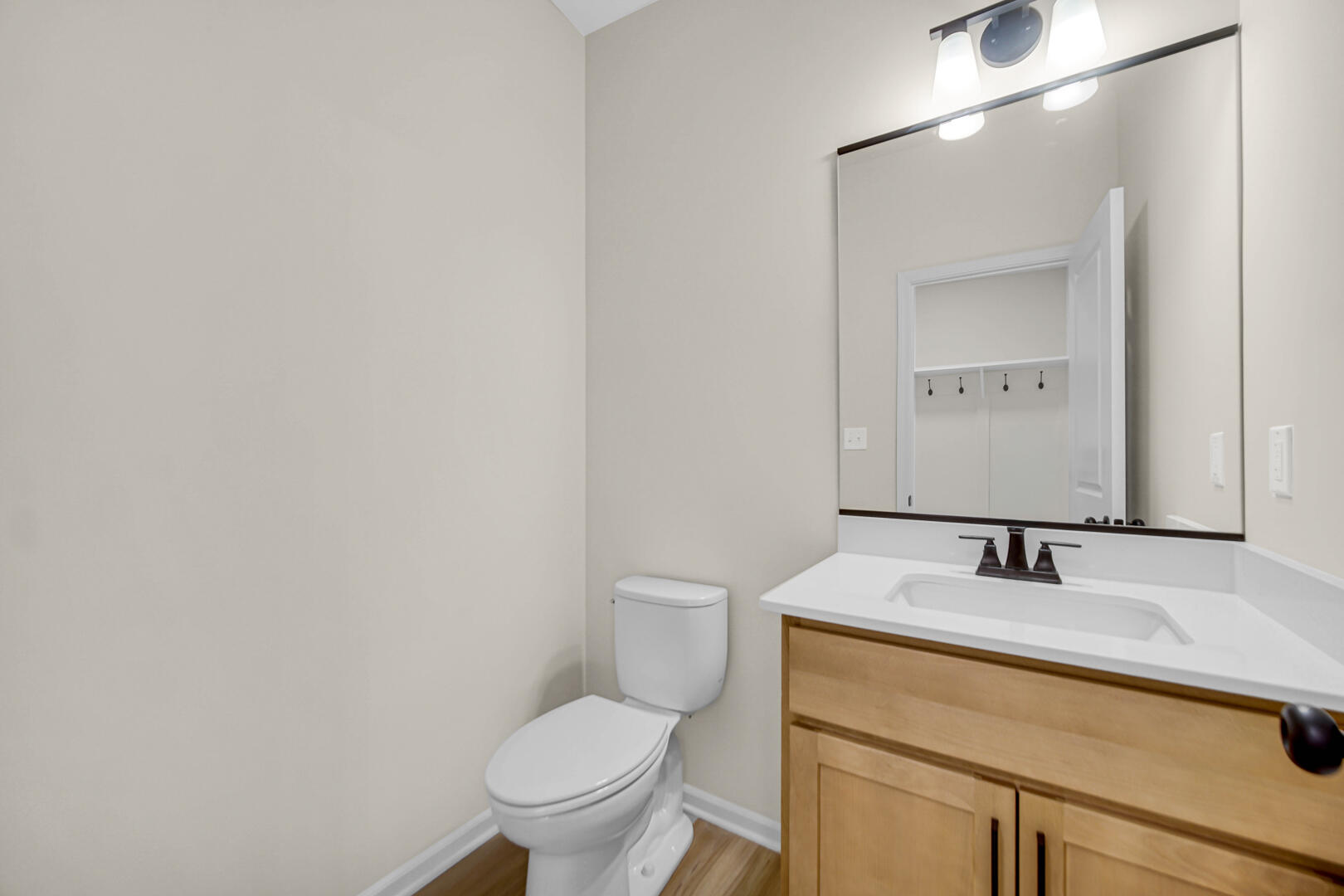 2206 Redwood Lane
