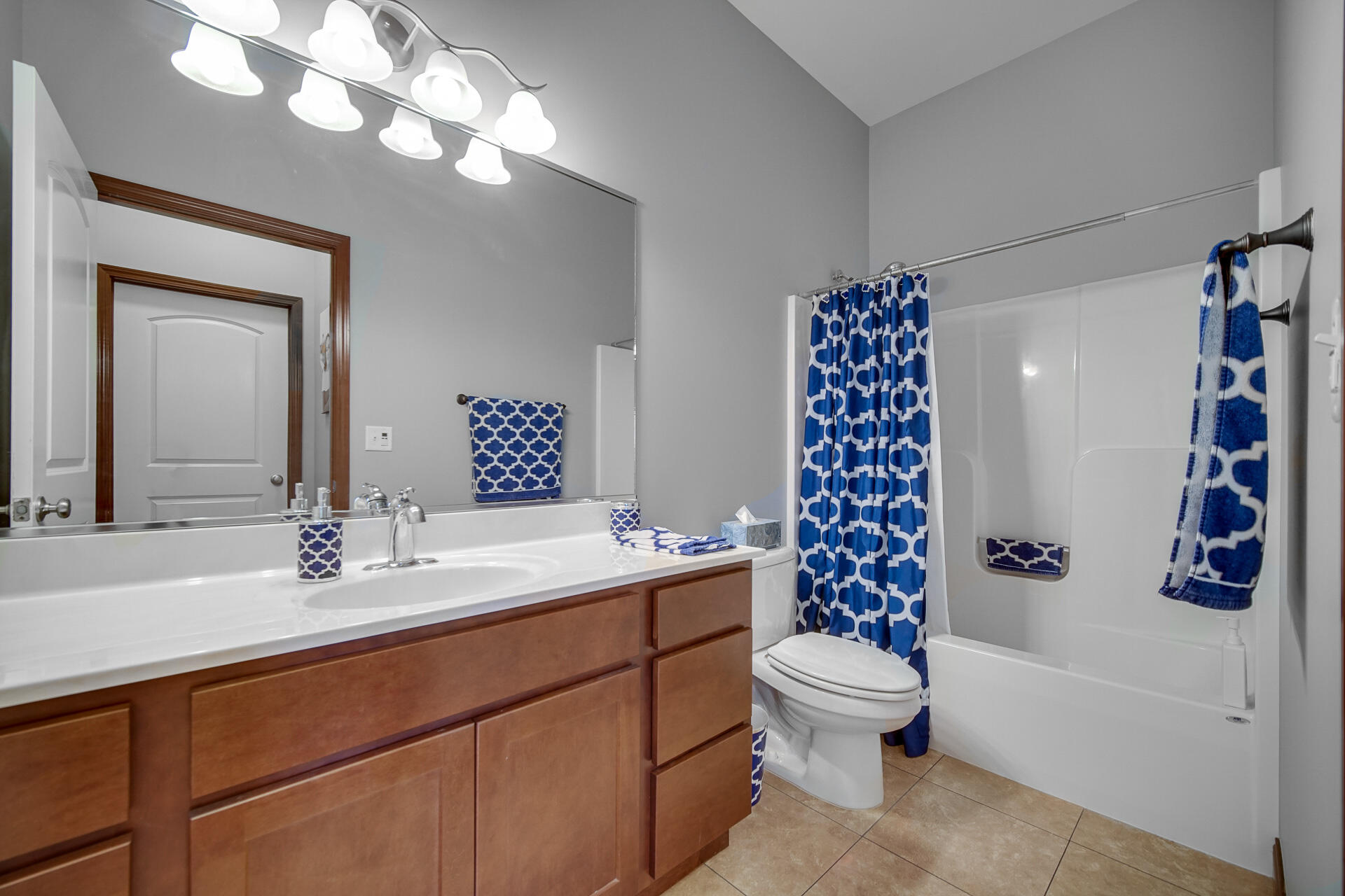 123 N Main Street Unit: 301