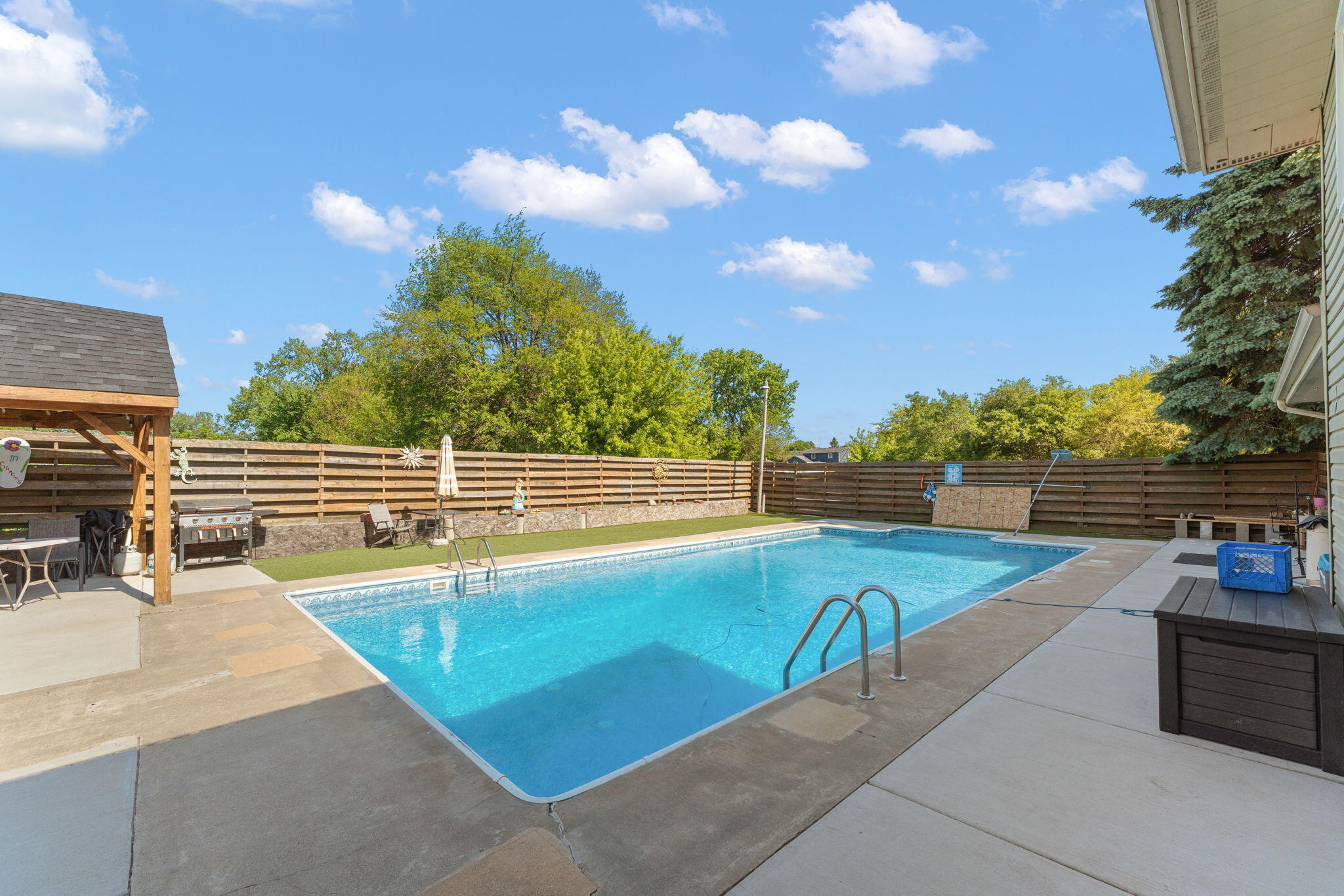 2547 Springhill Drive