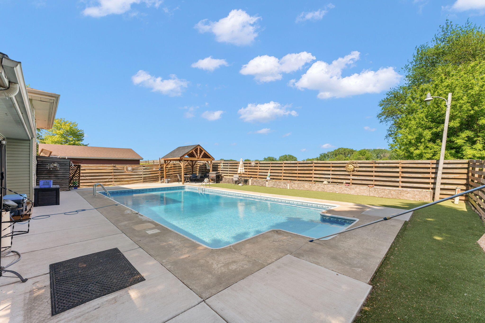 2547 Springhill Drive