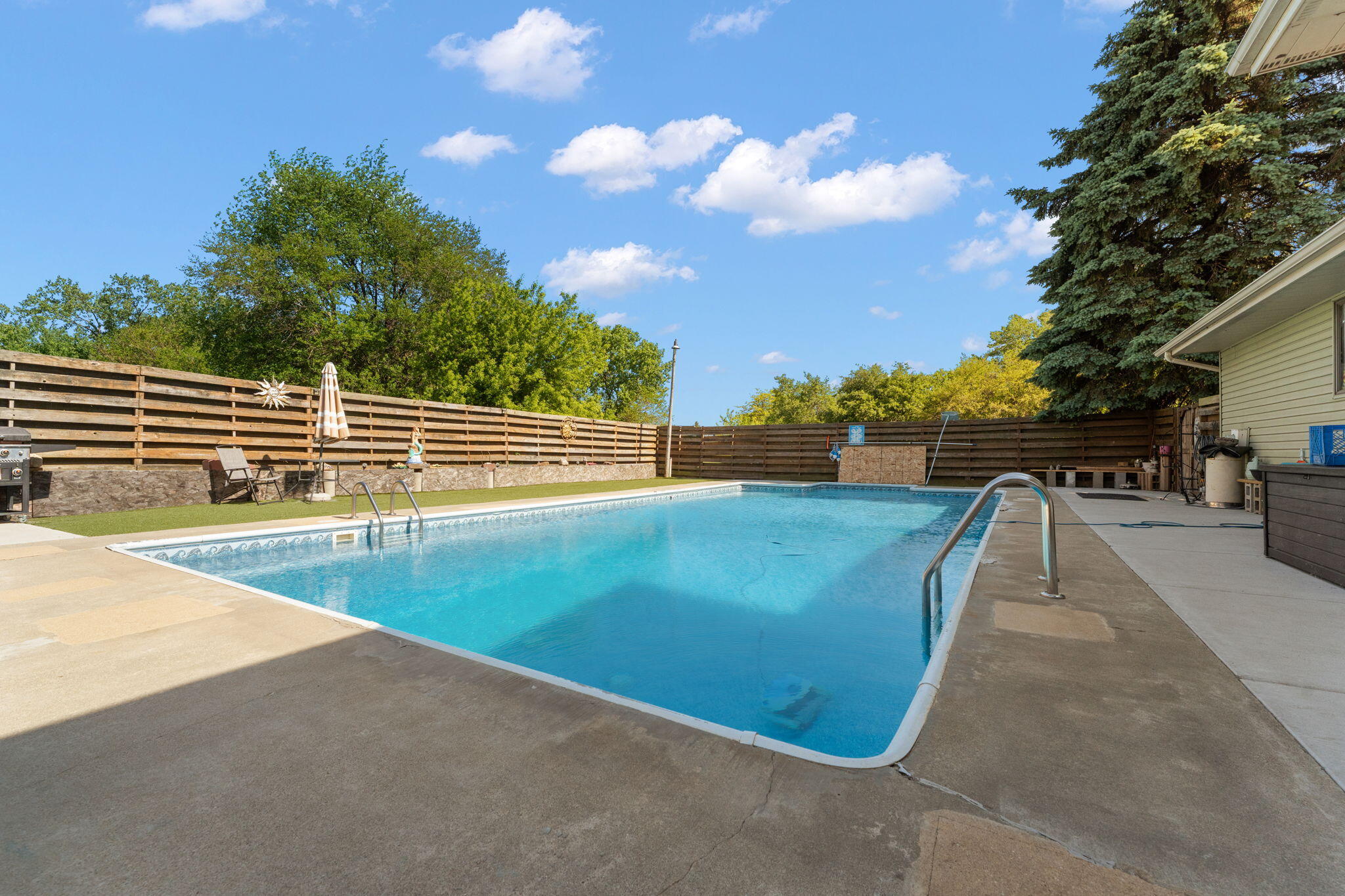 2547 Springhill Drive