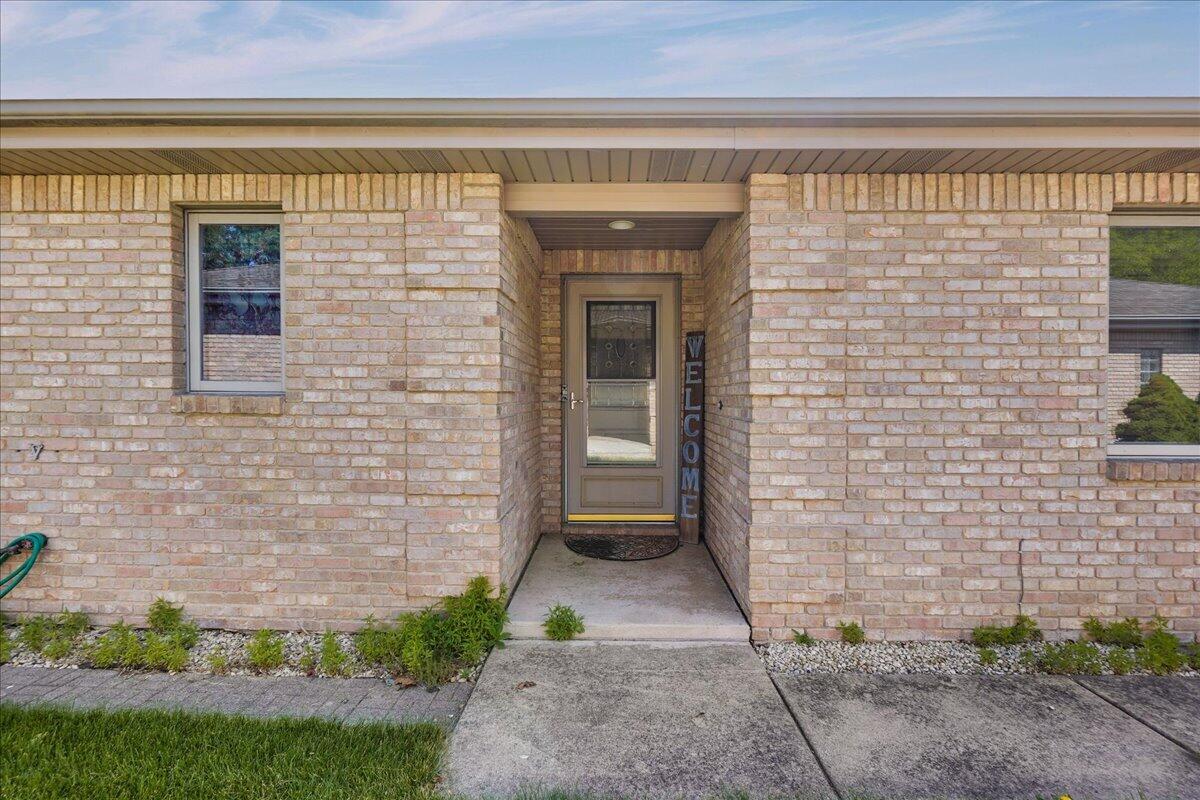2823 100th Street
