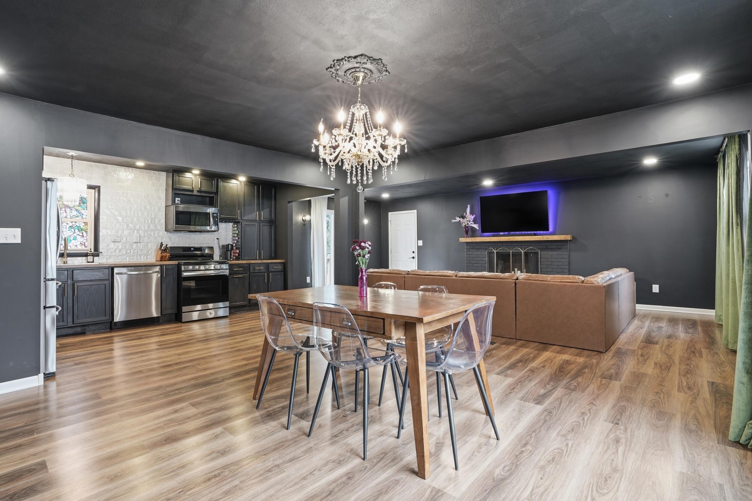 6118 Sunrise Avenue