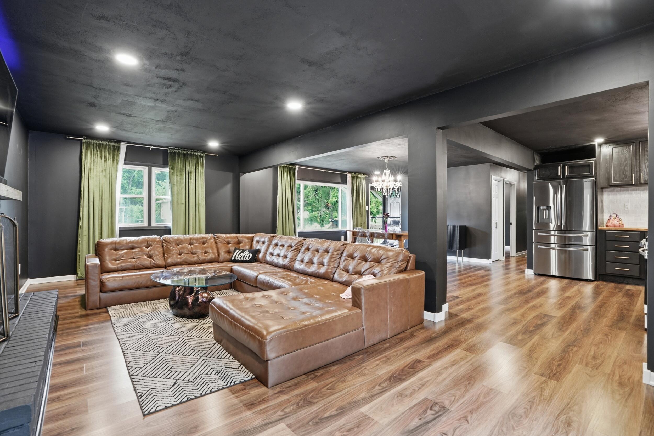 6118 Sunrise Avenue