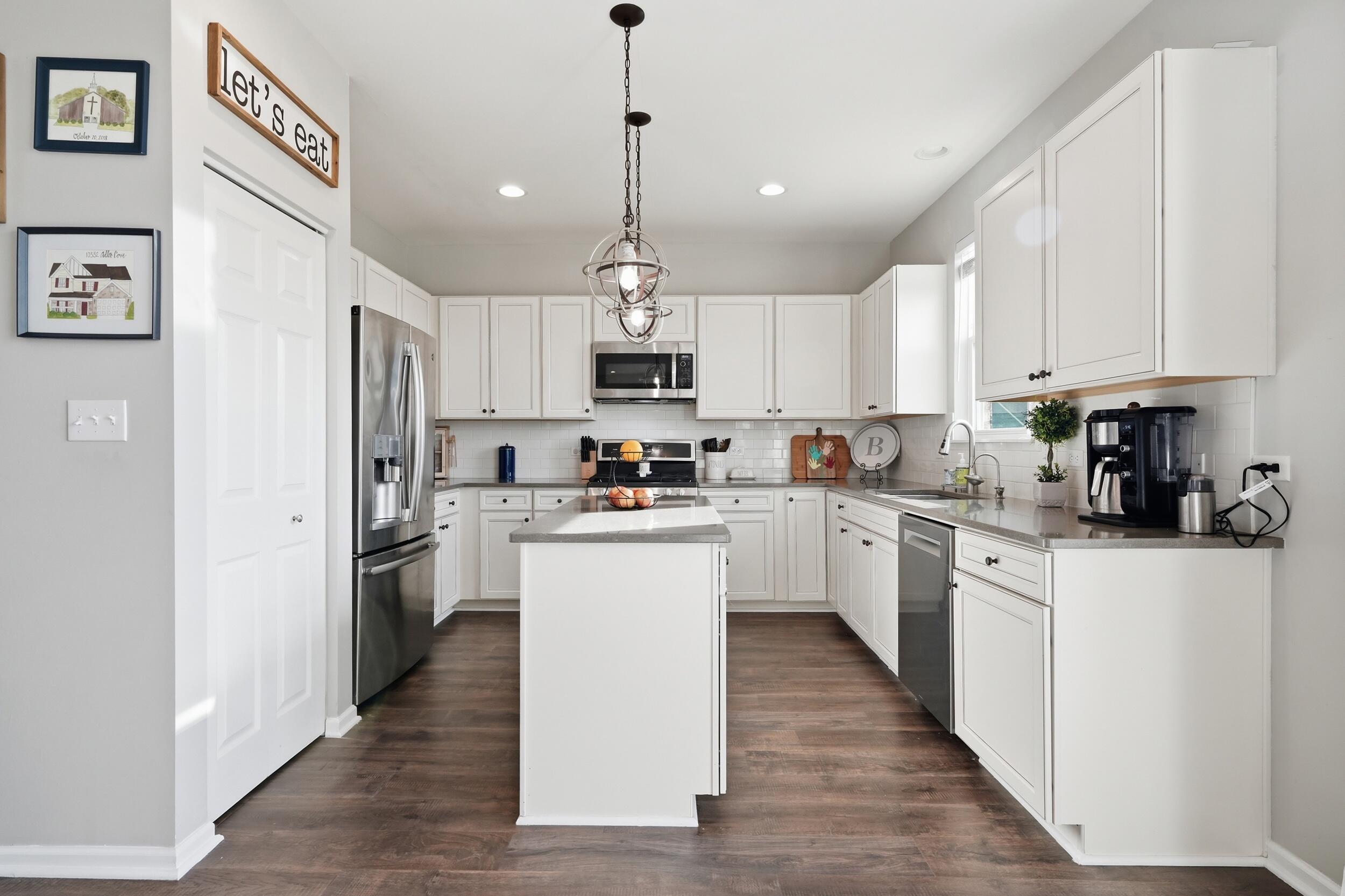 10332 Adler Cove