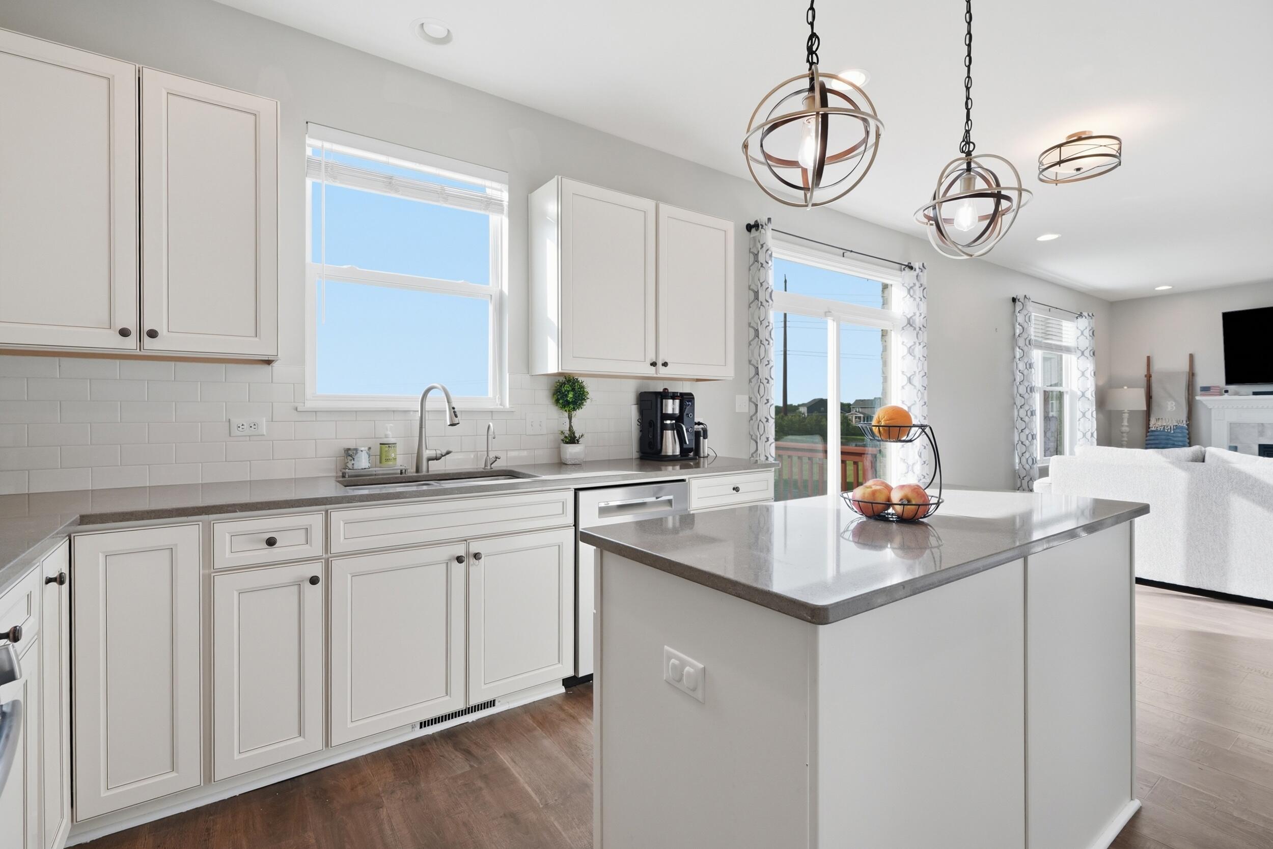 10332 Adler Cove