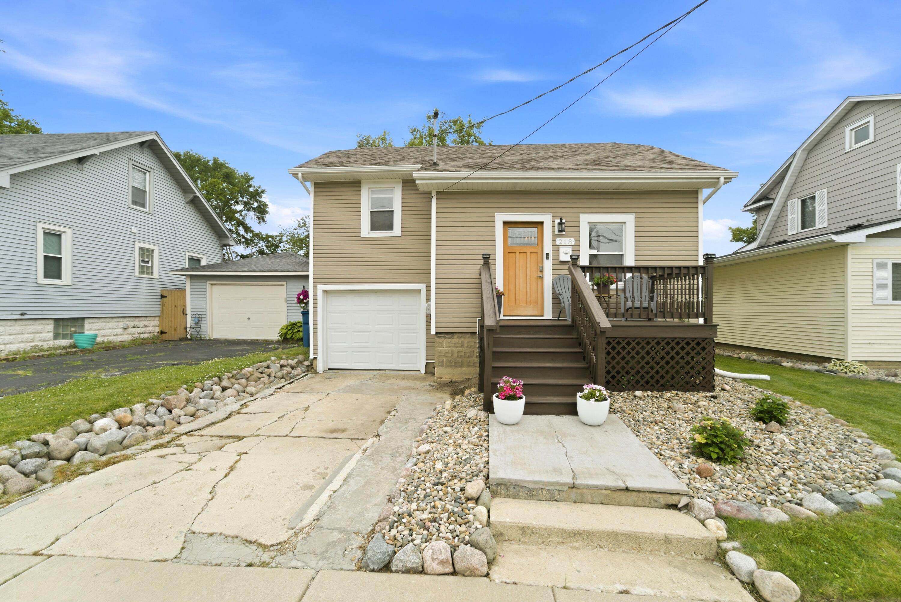 213 N East Street