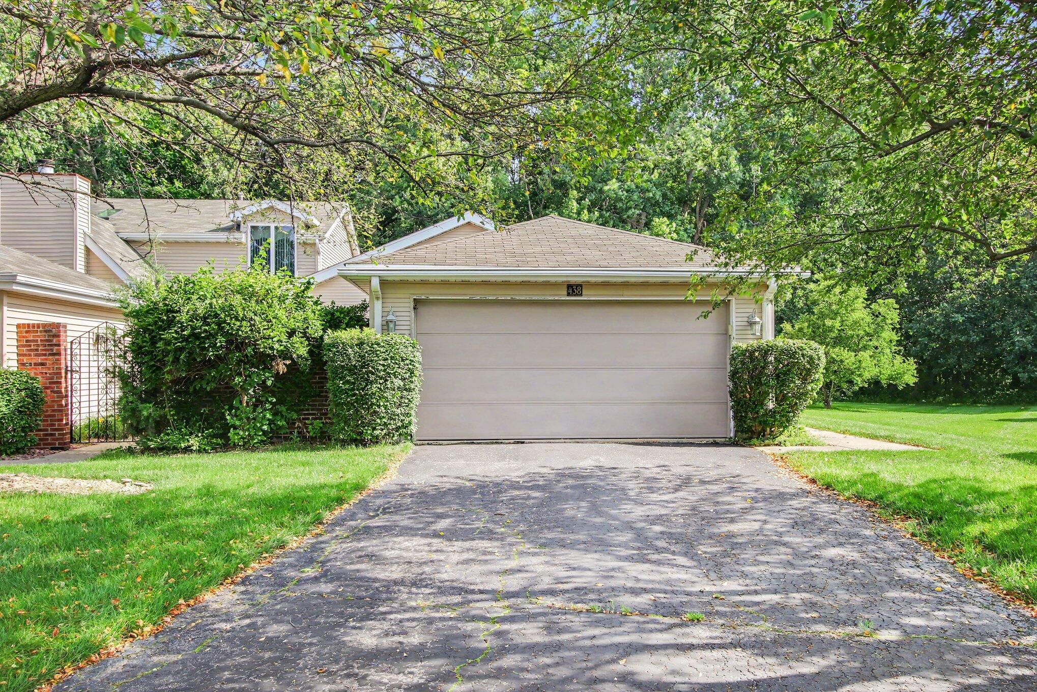 438 Deerpath Drive W