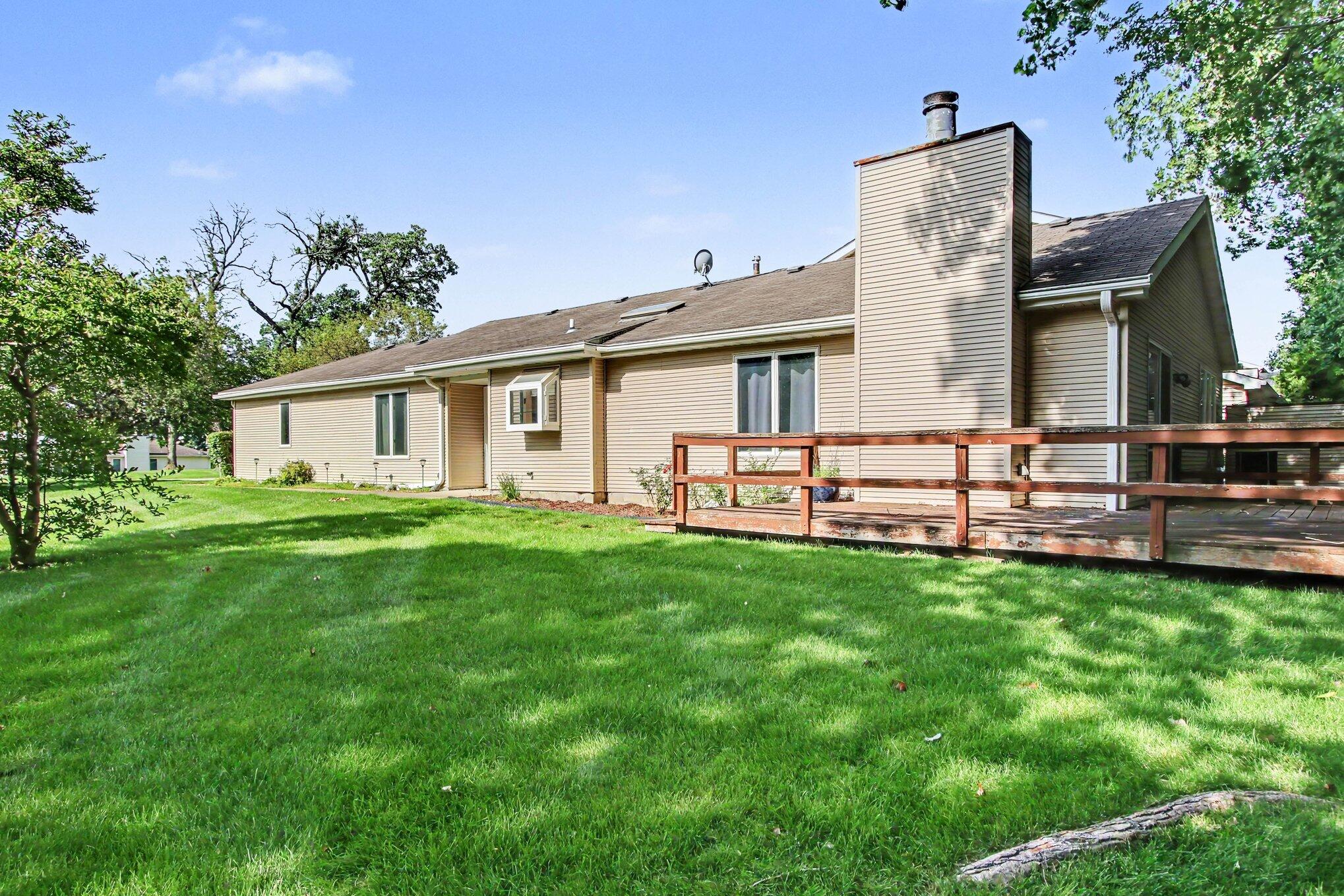 438 Deerpath Drive W