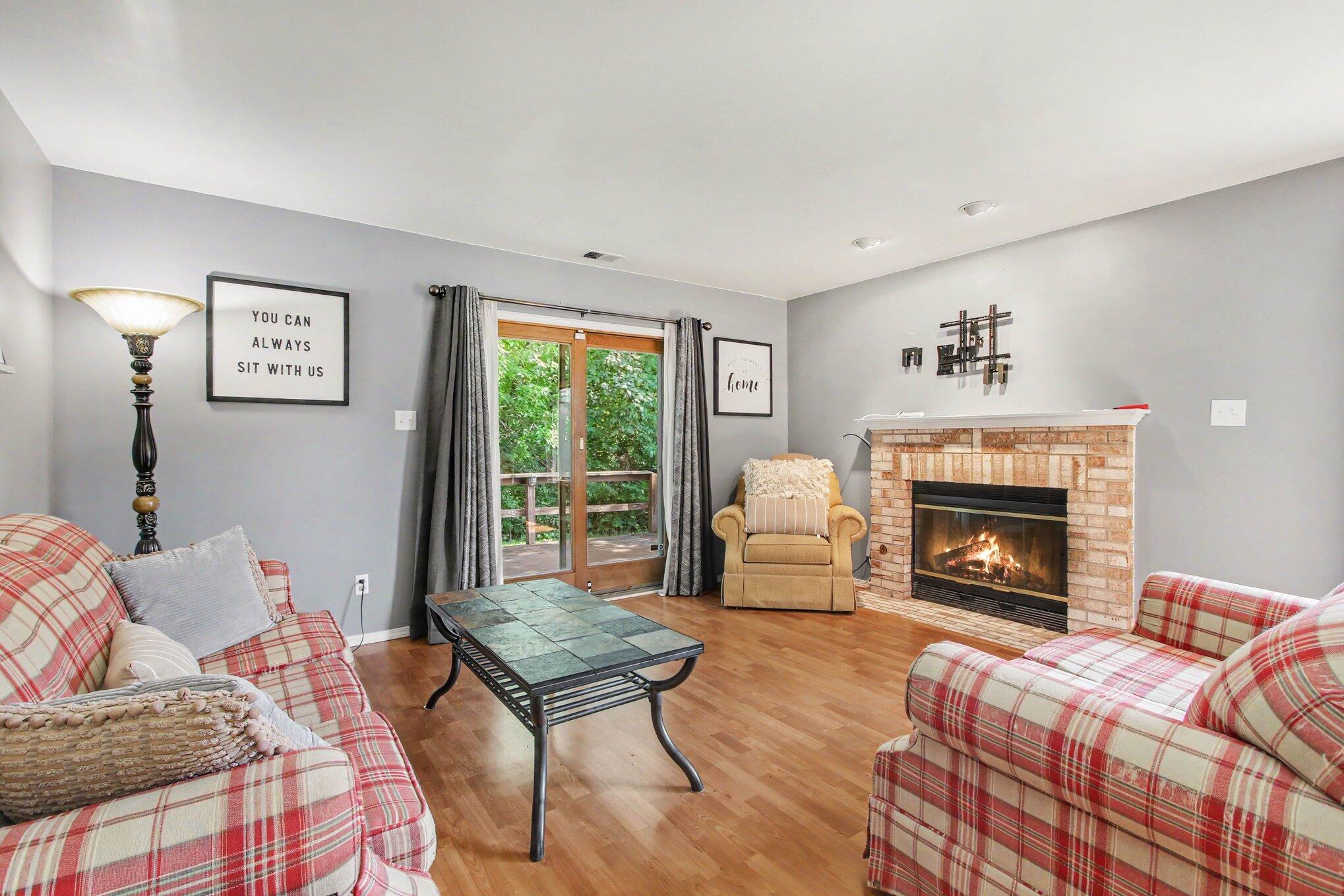 438 Deerpath Drive W