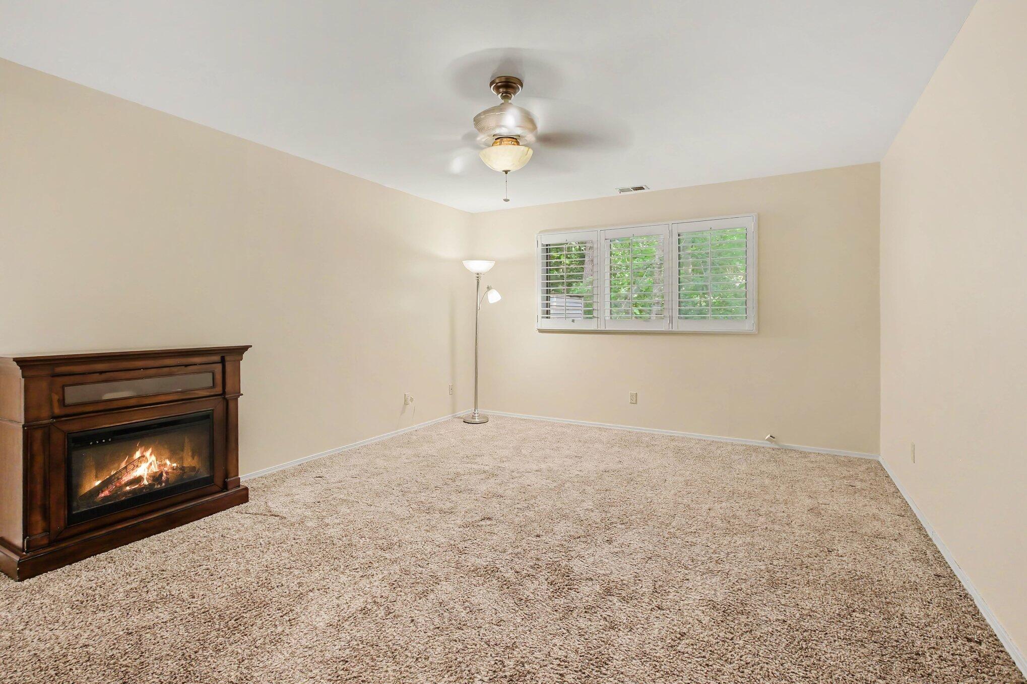 438 Deerpath Drive W