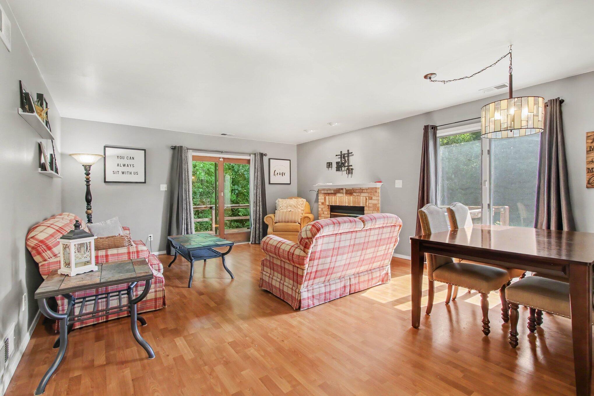 438 Deerpath Drive W