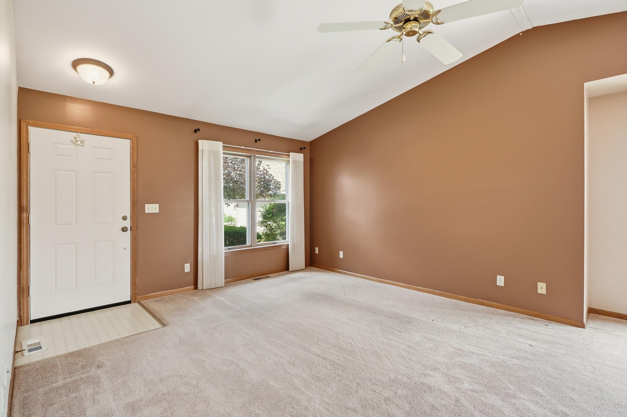 1905 Creekside Court