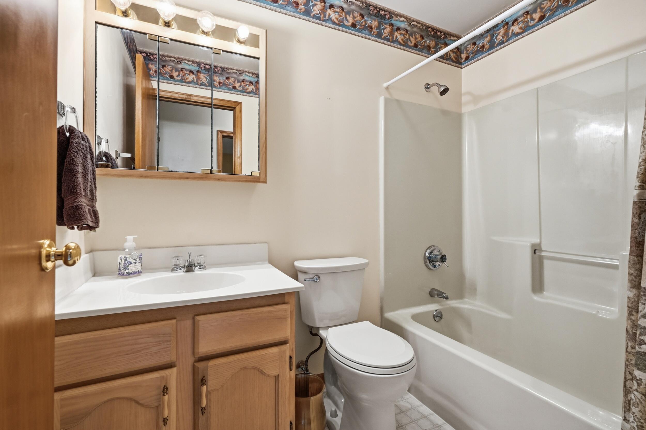 1905 Creekside Court