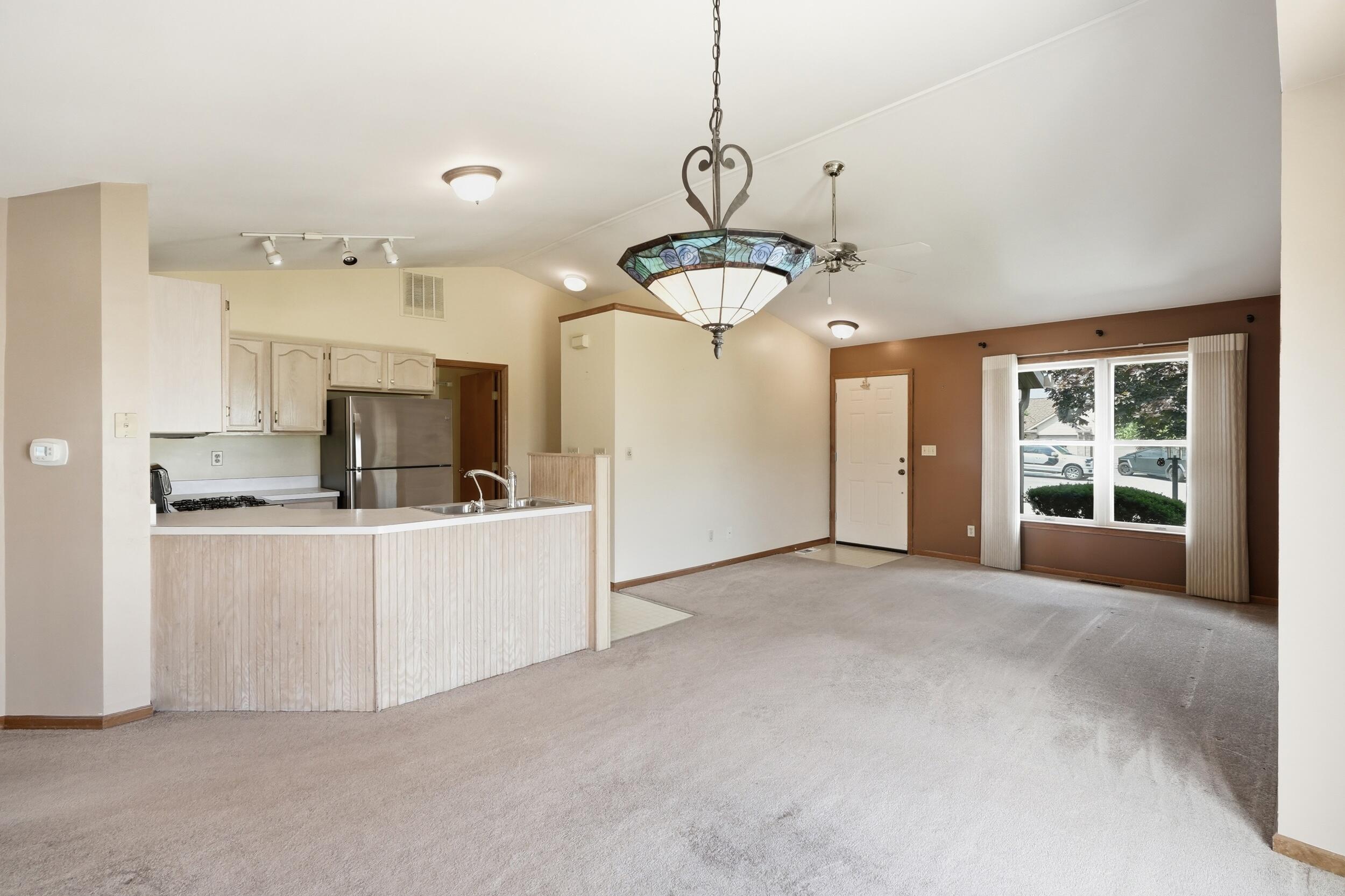 1905 Creekside Court