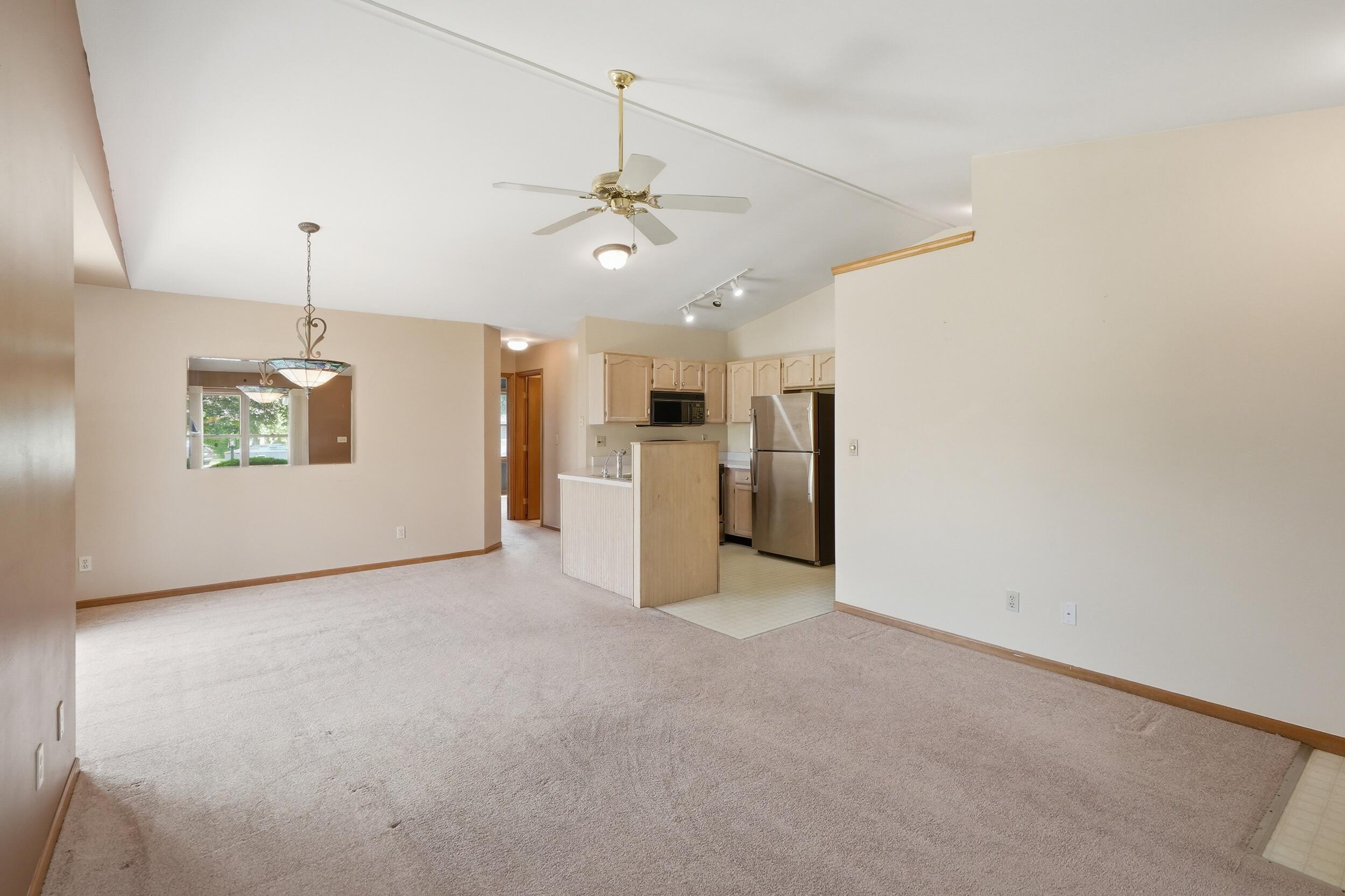 1905 Creekside Court
