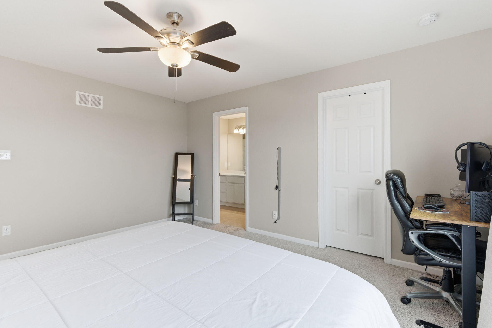 919 E 117th Place