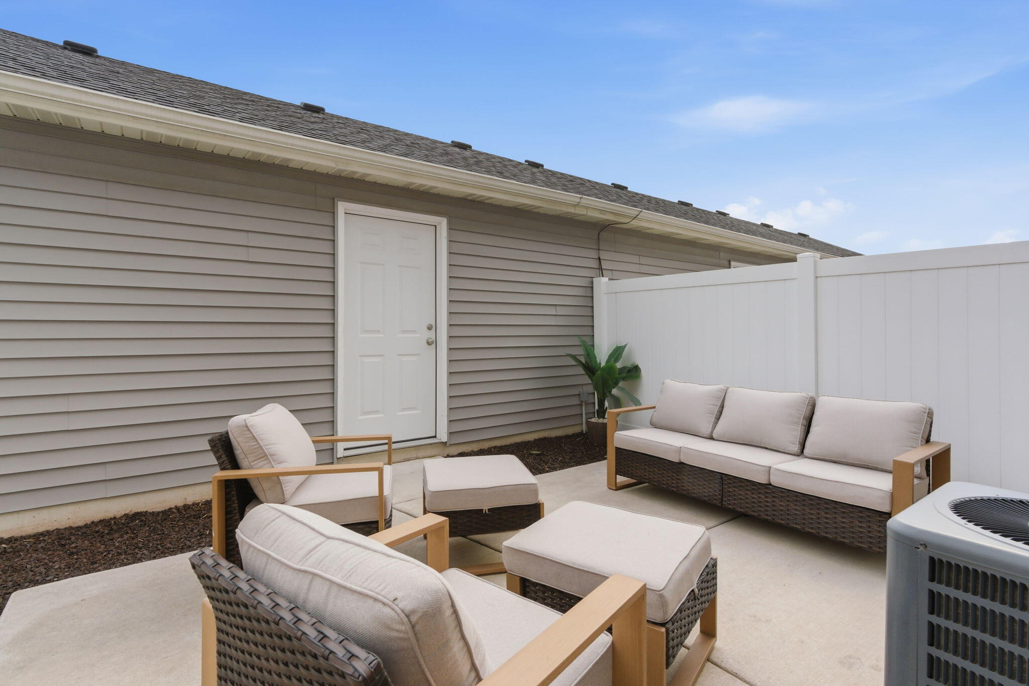 919 E 117th Place