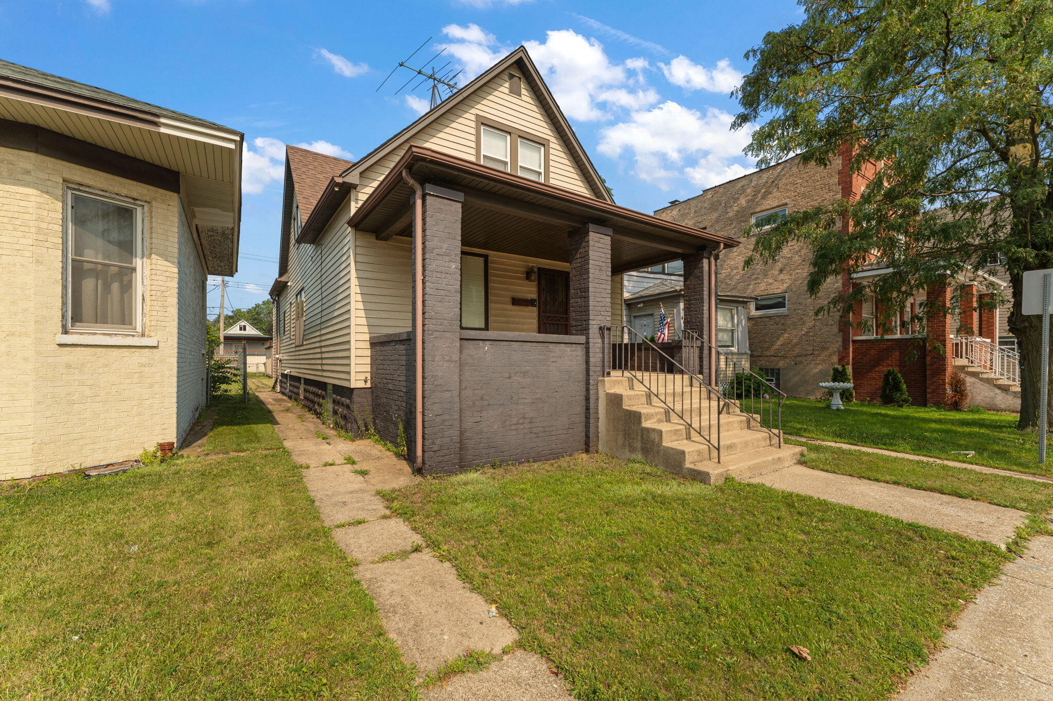 4416 Sheffield Avenue
