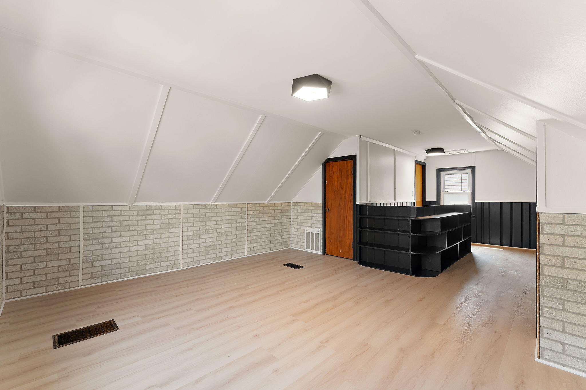 6813 Schneider Avenue