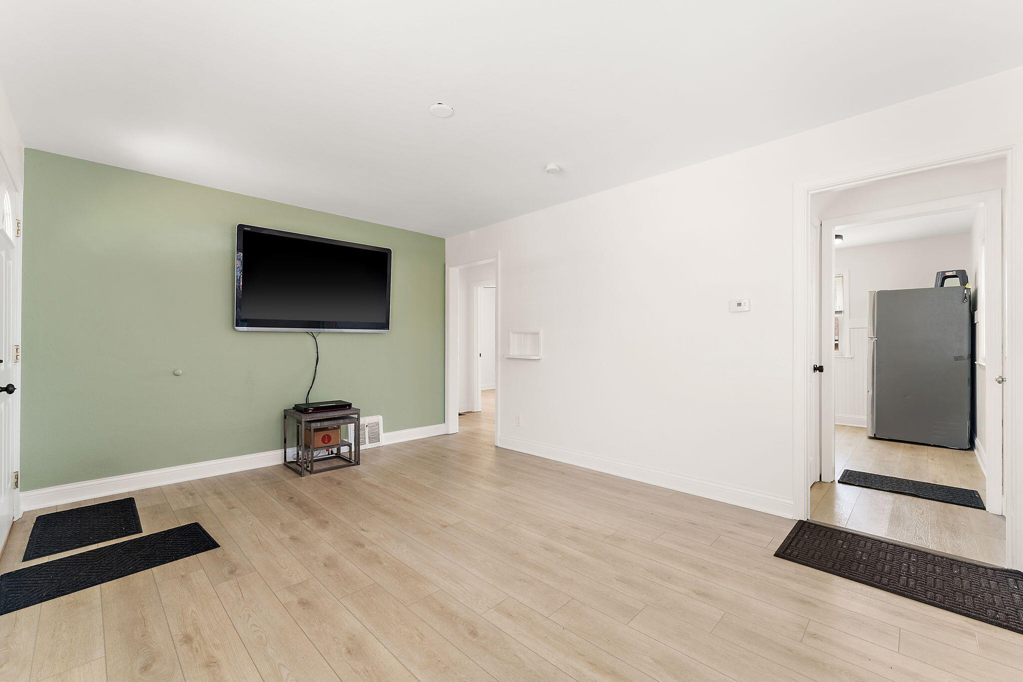 6813 Schneider Avenue