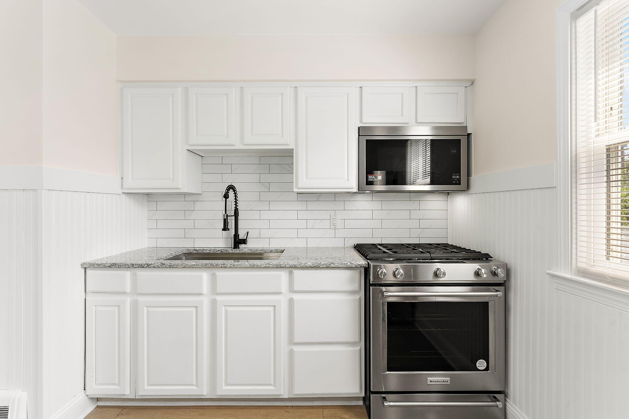 6813 Schneider Avenue