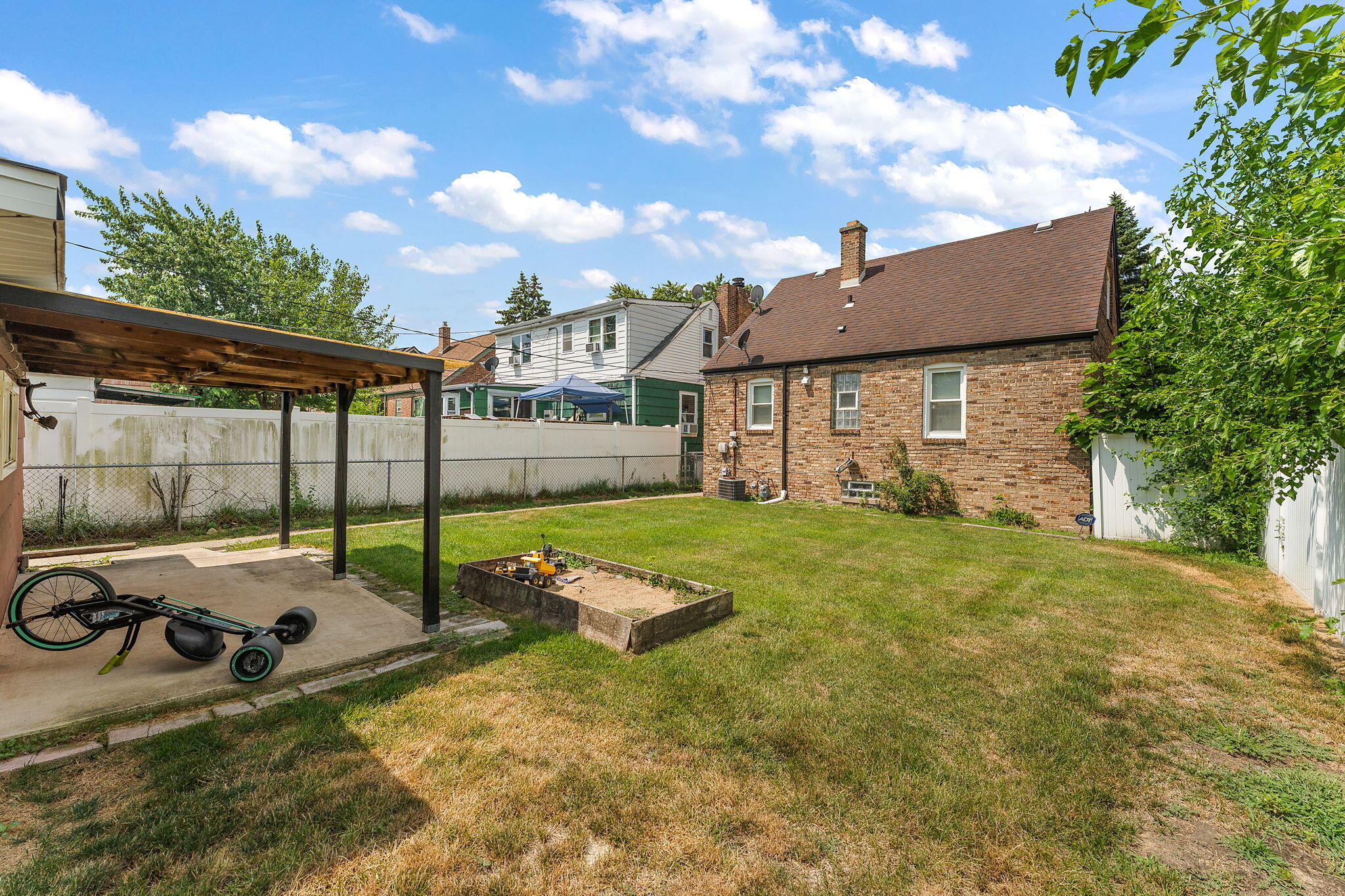 6813 Schneider Avenue