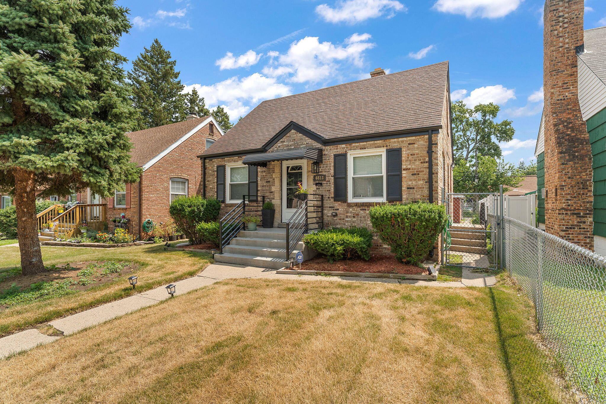 6813 Schneider Avenue
