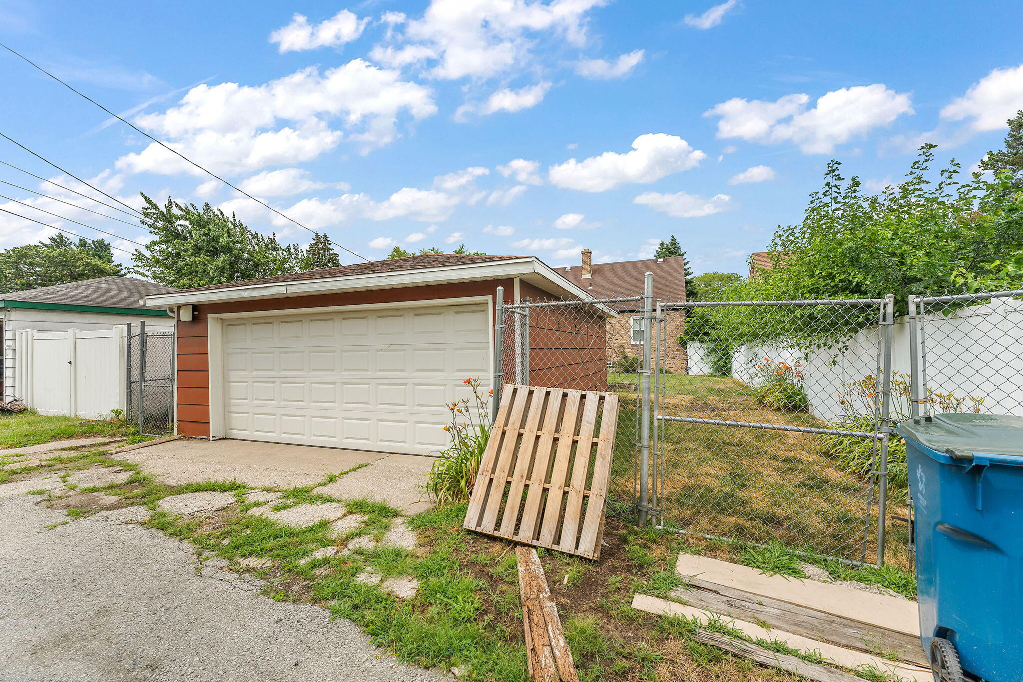 6813 Schneider Avenue