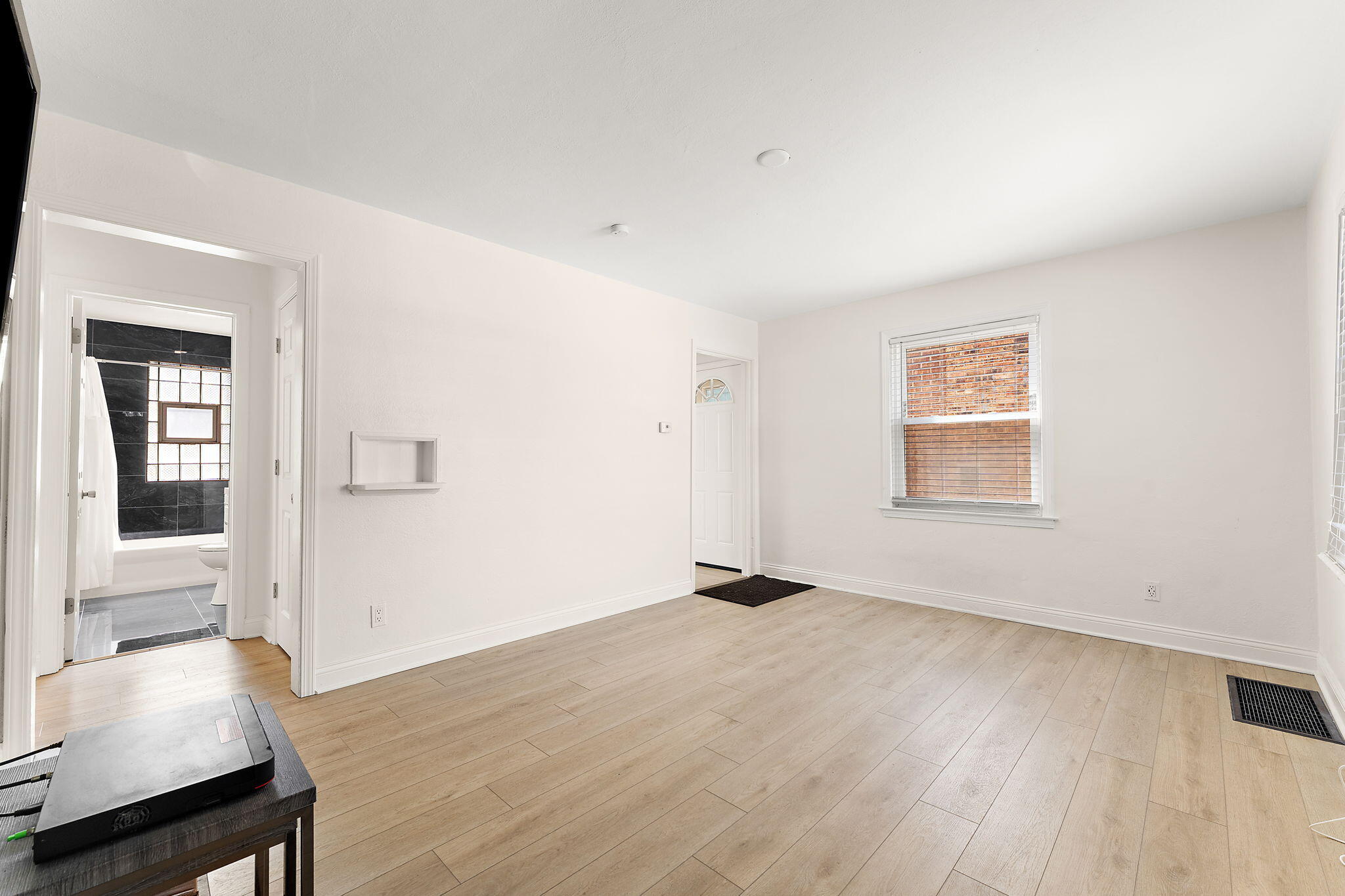 6813 Schneider Avenue