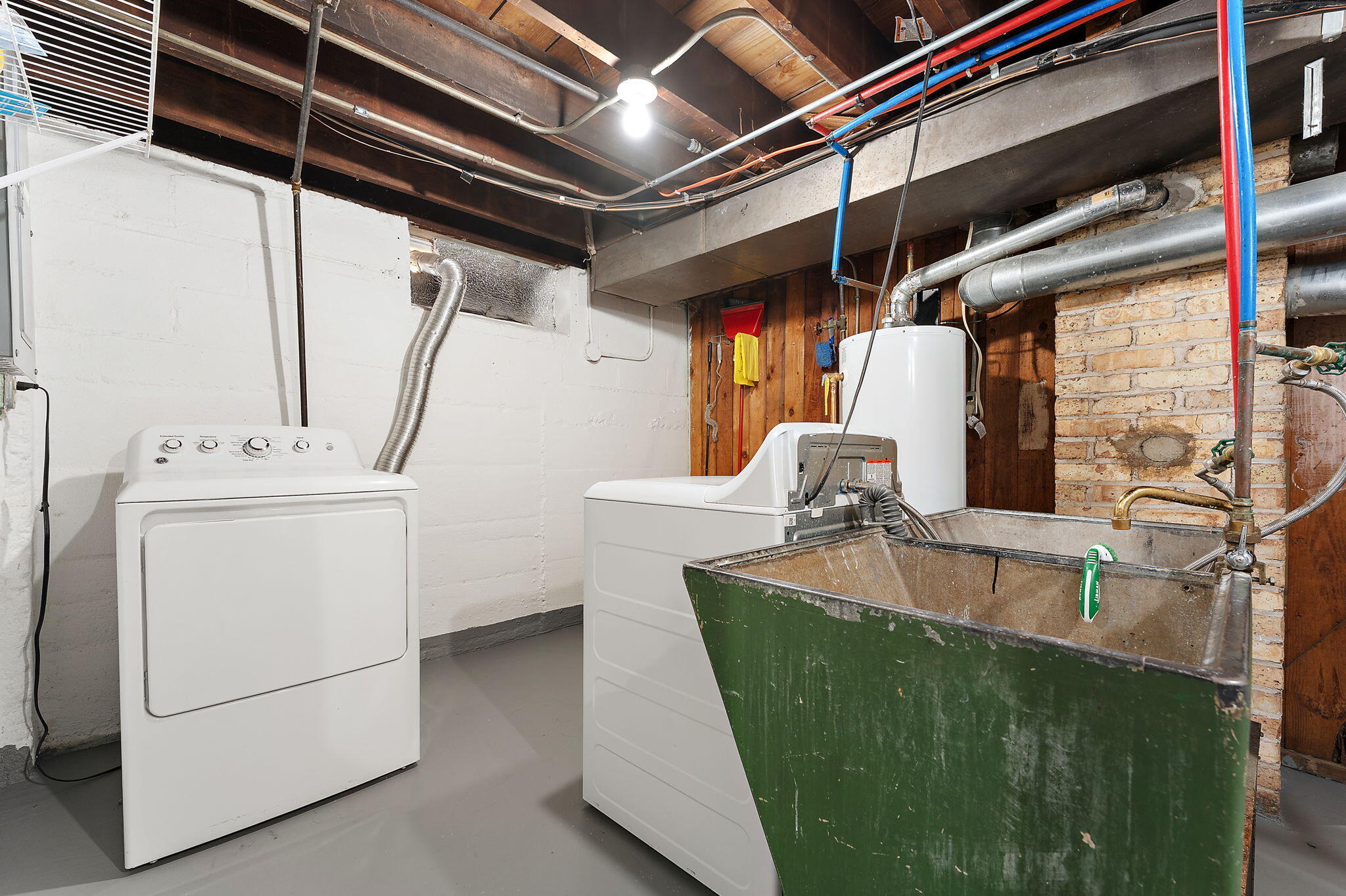 6813 Schneider Avenue