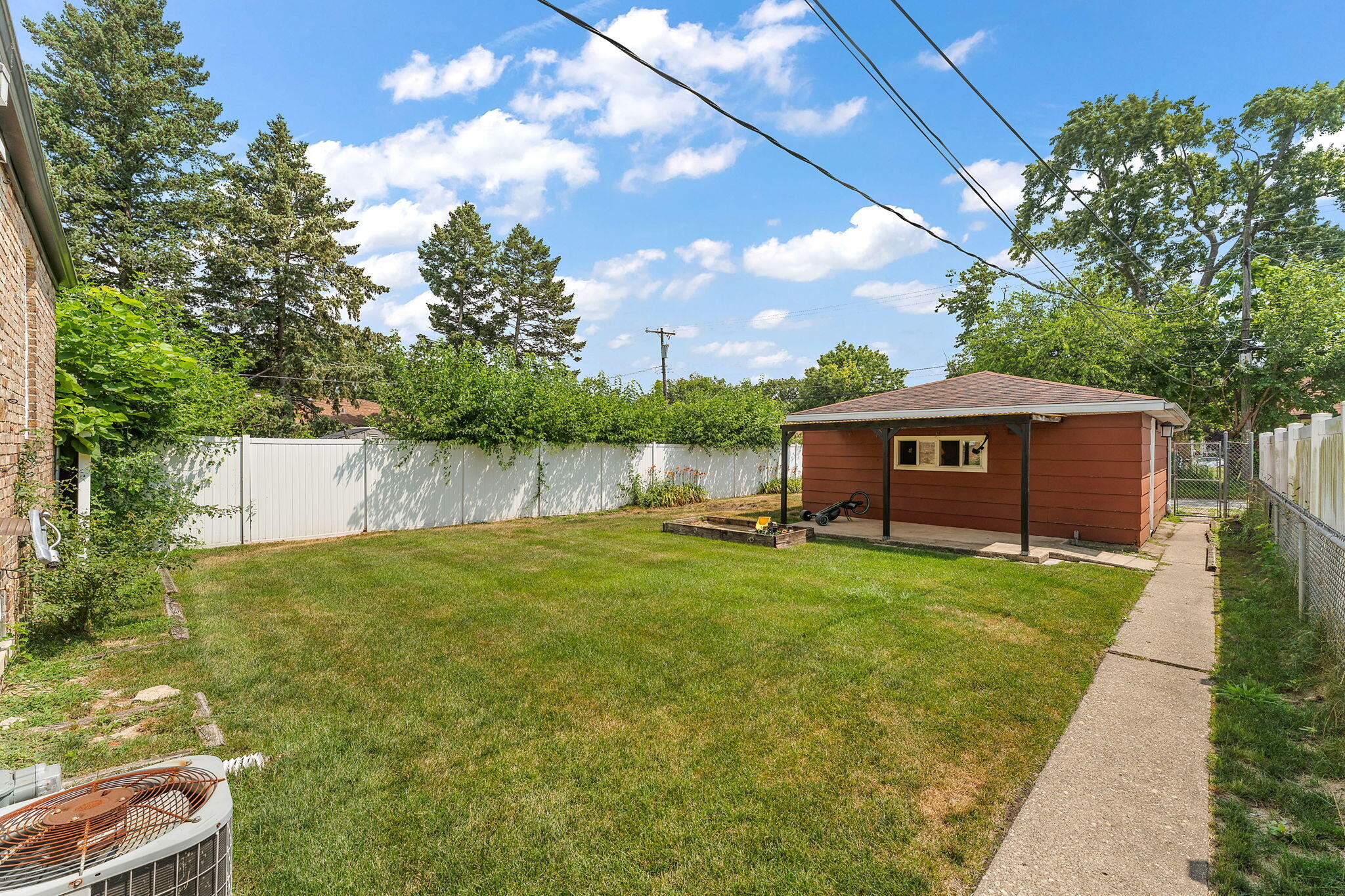 6813 Schneider Avenue