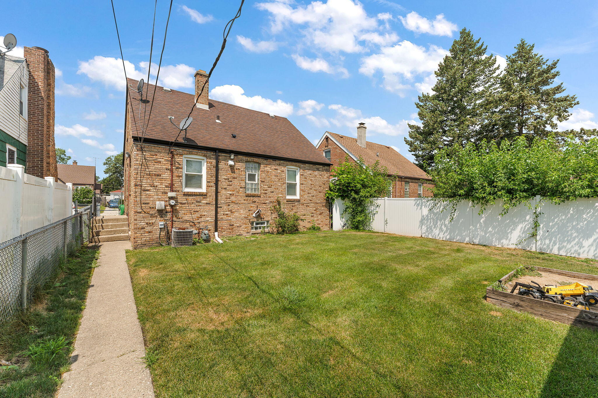6813 Schneider Avenue