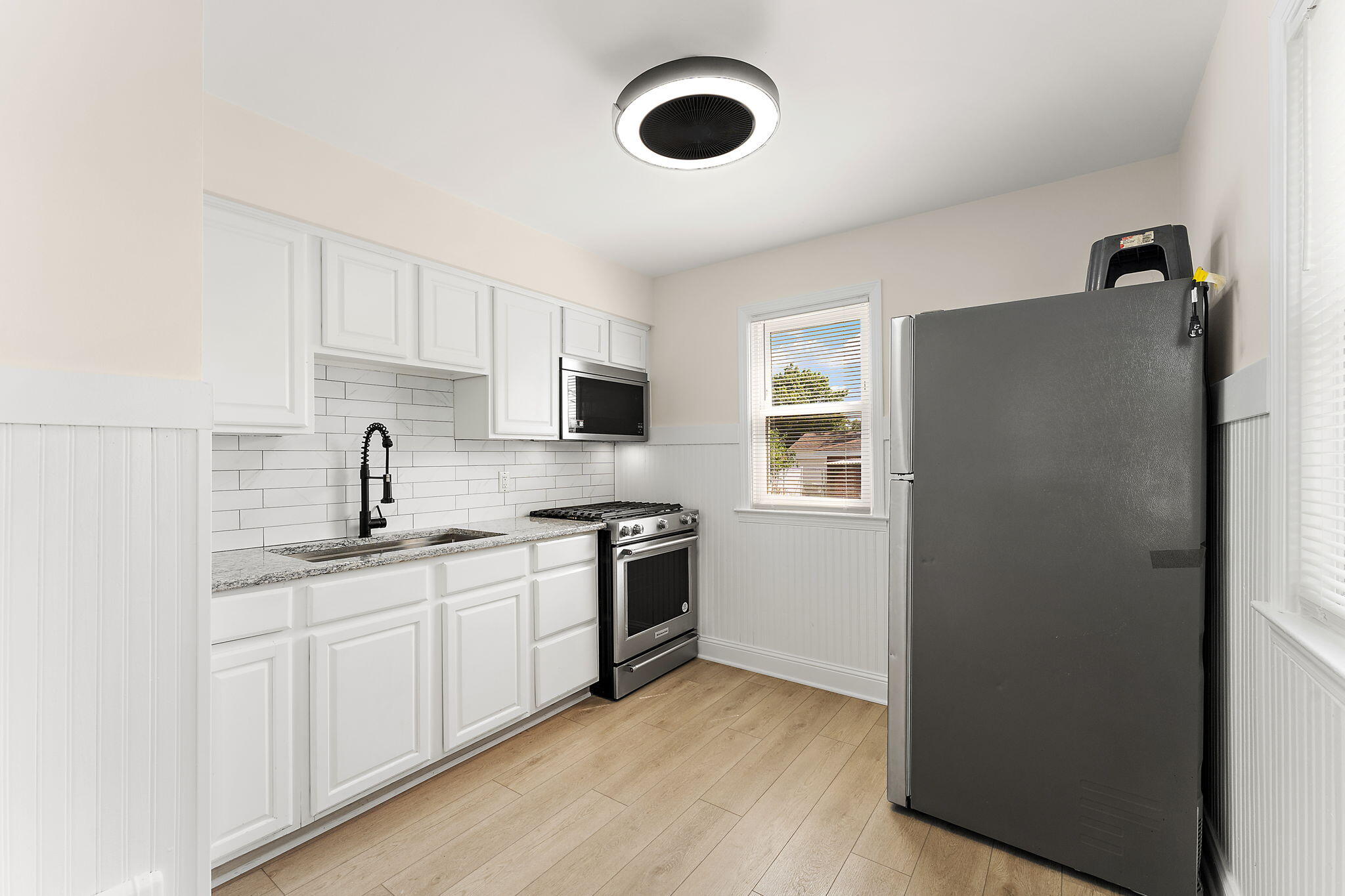 6813 Schneider Avenue